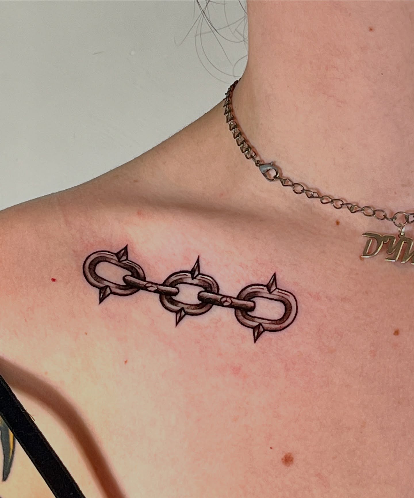 Chain black and grey tattoo on the chest by @tattotos