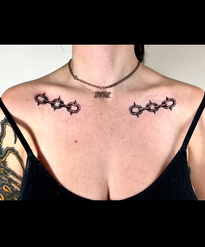 Chain with thorns black and grey tattoo on the chest by @tattotos