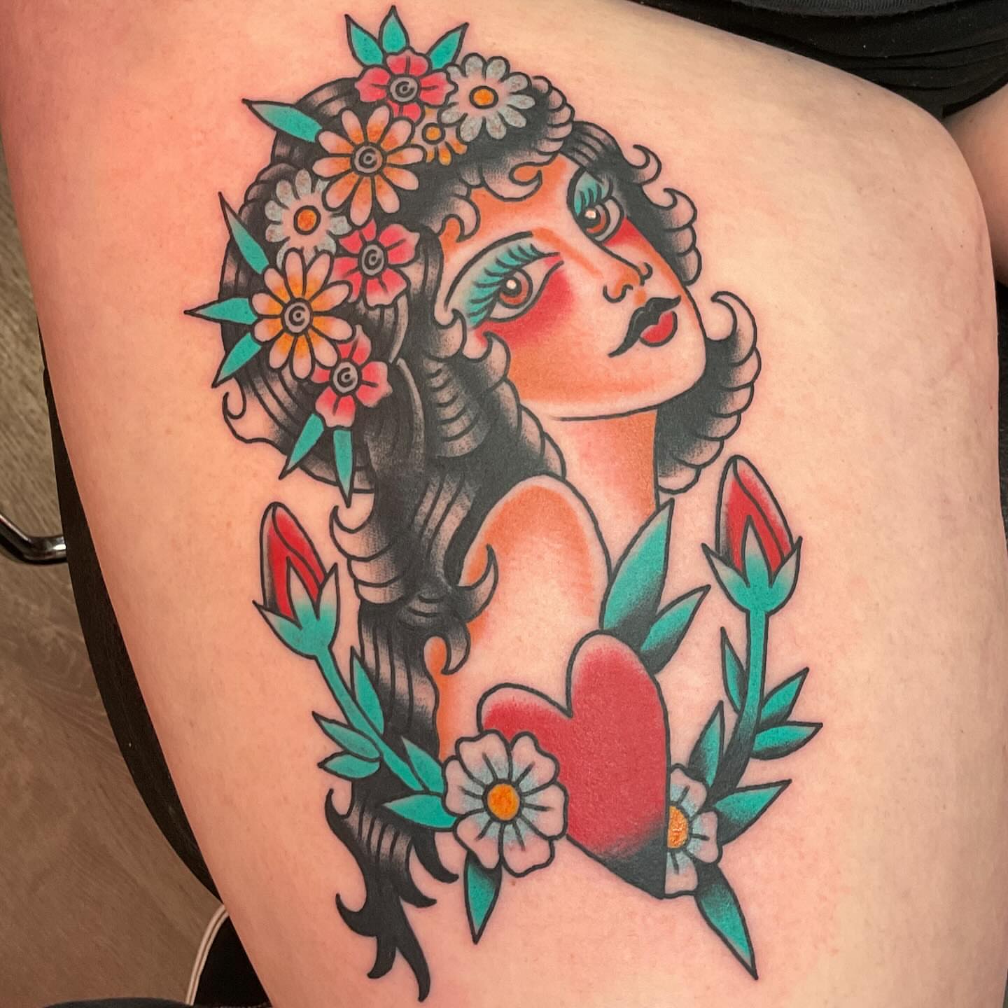 Floral woman American traditional tattoo on the thigh by @dannydoestattoos