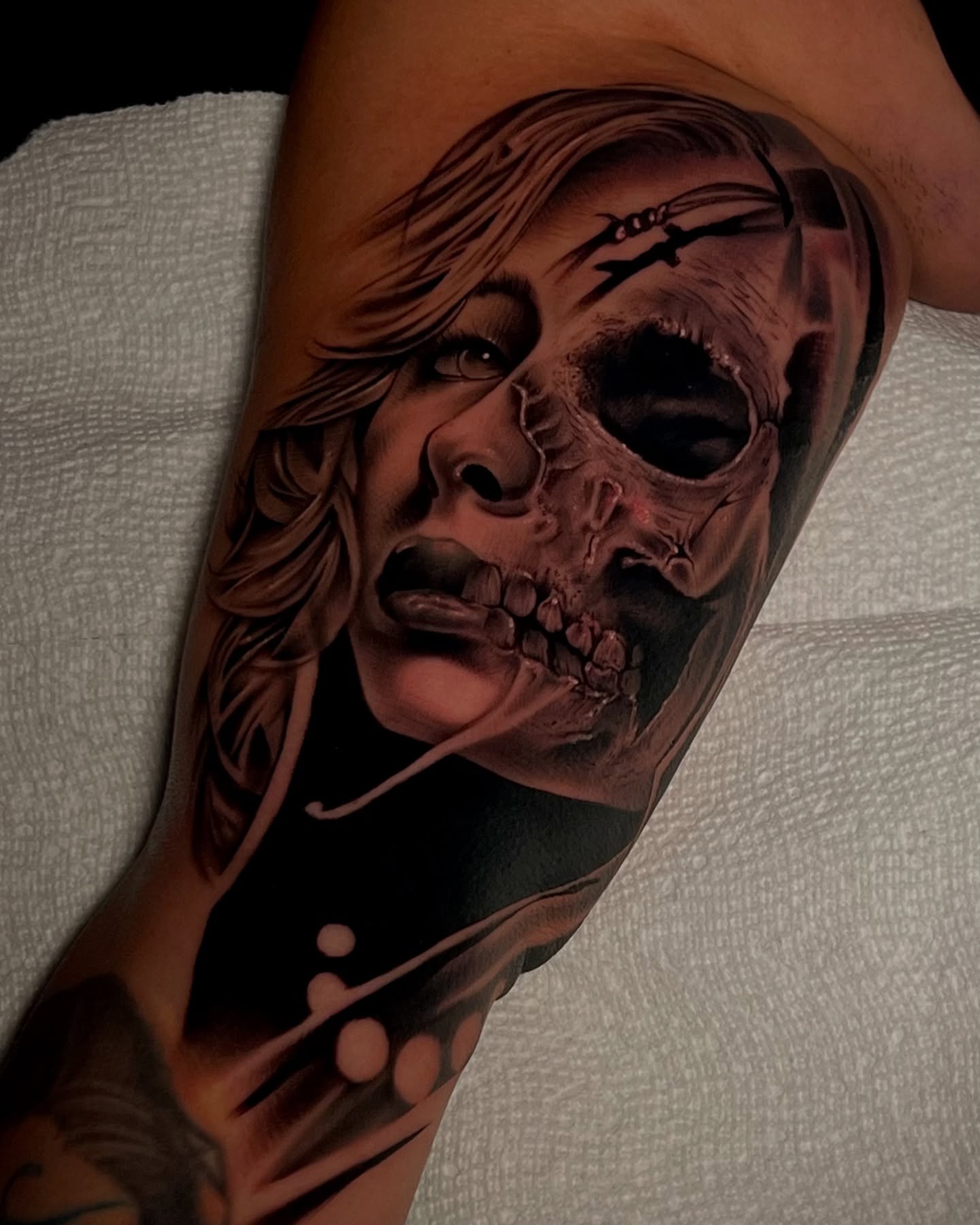 Woman with skull realism tattoo on the forearm by π
π¬π±π’π―π¬ πππ±π±π¬π¬ π