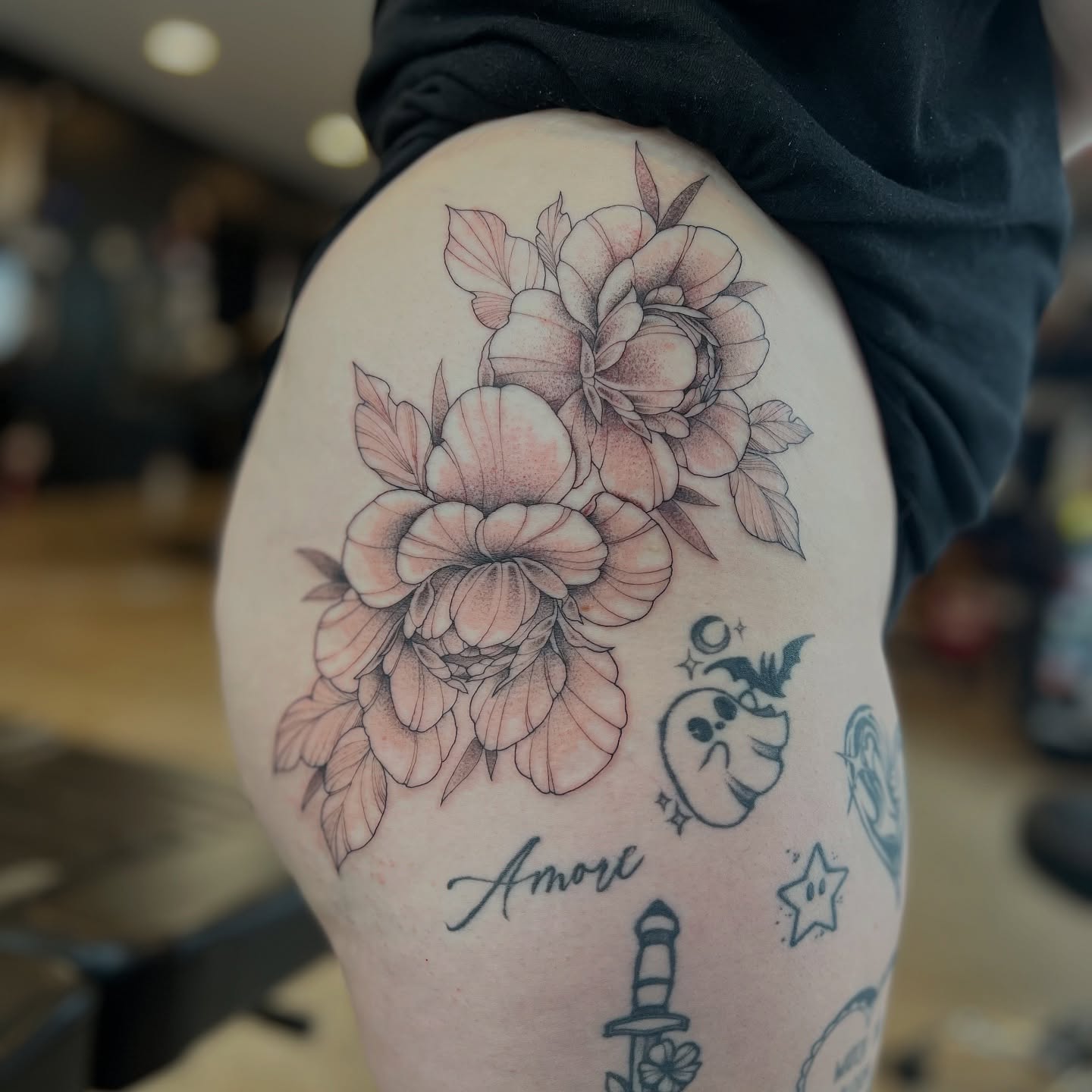 Floral bouquet black and grey tattoo on the thigh by Dom