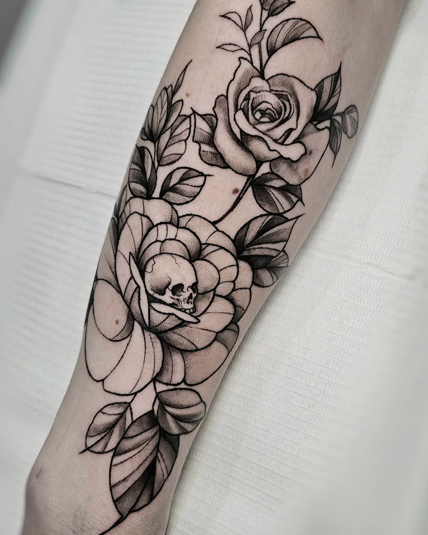 Roses and skull dotwork tattoo on the forearm by ʙʀɪᴀɴɴᴀ 𝒁𝑶𝑴𝑩𝑹𝑰𝑬 ᴛᴀᴛᴛᴏᴏꜱ