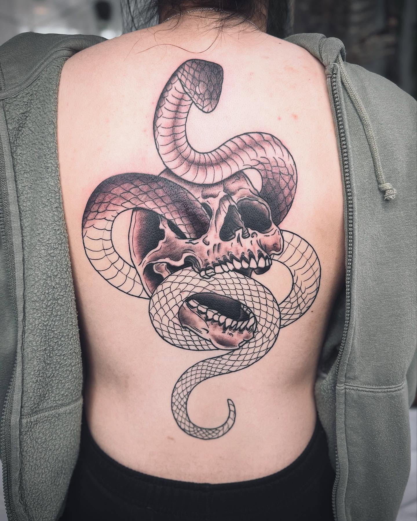 Tattoo by @astrearomerotattoos — black_and_grey