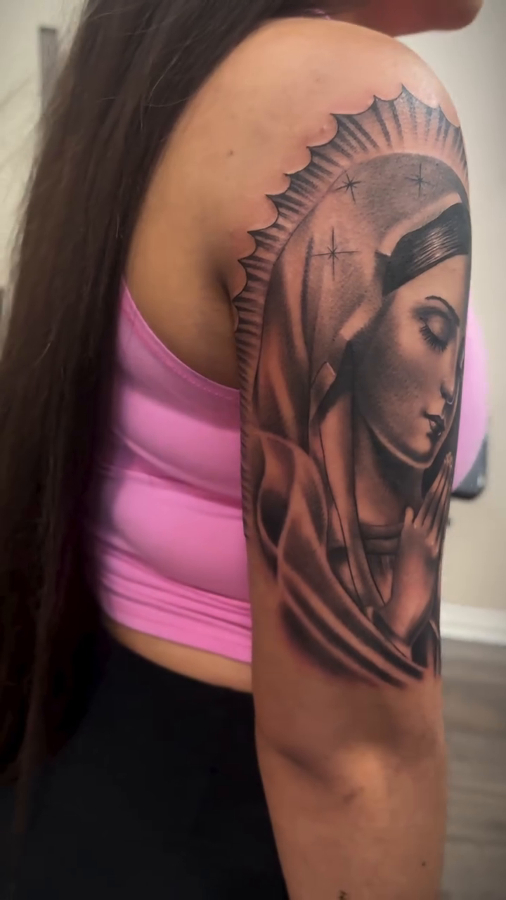 Virgin Mary realism tattoo by Jonathan Solis 🇲🇽🇺🇸