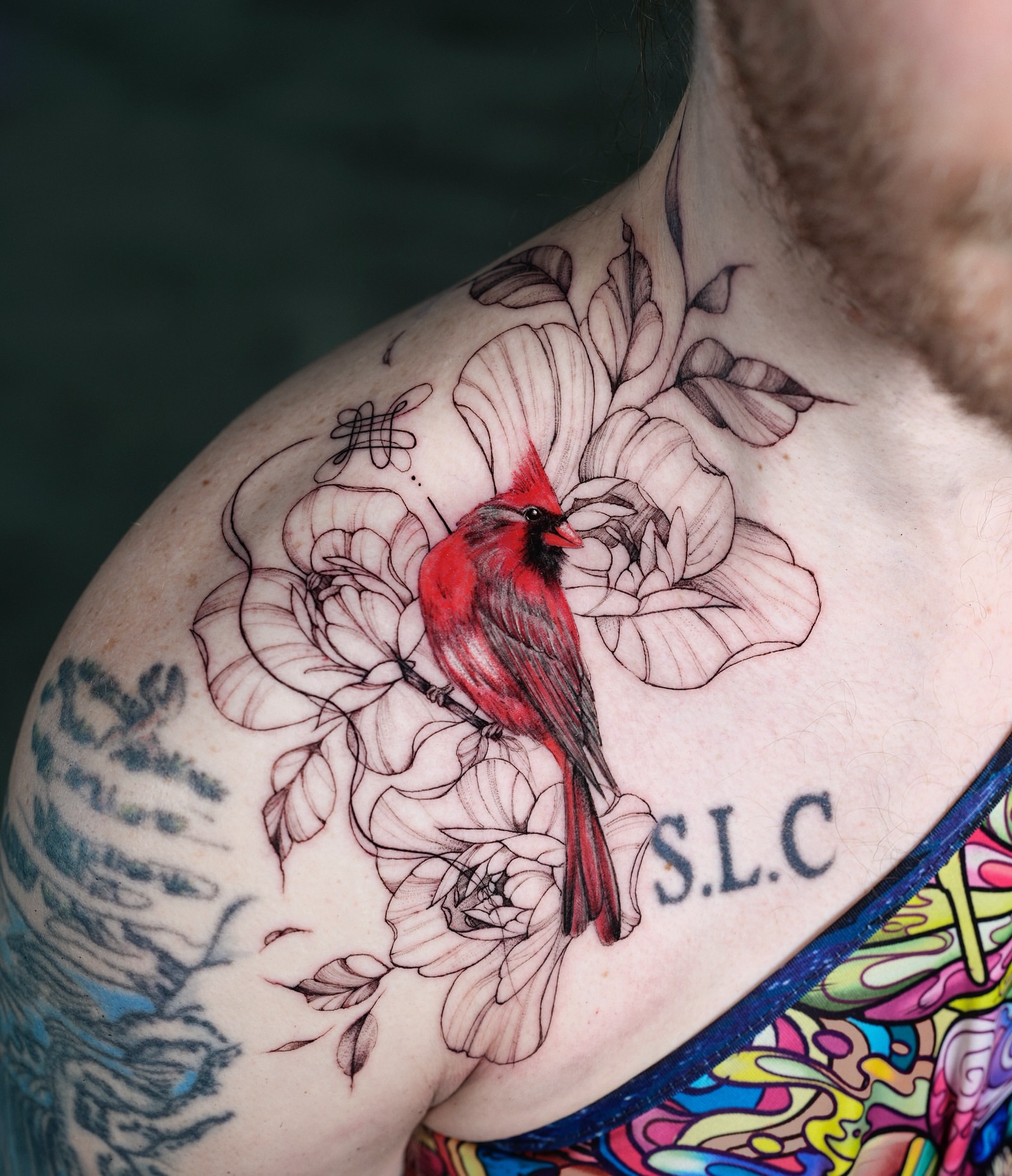 Cardinal bird realism tattoo on the shoulder by @katuvetattoo