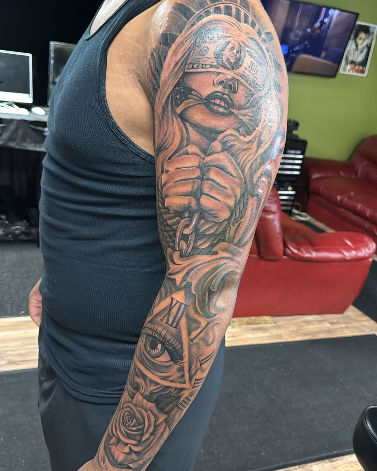 Woman with chains realism tattoo on the upper arm by Cedric Fleming