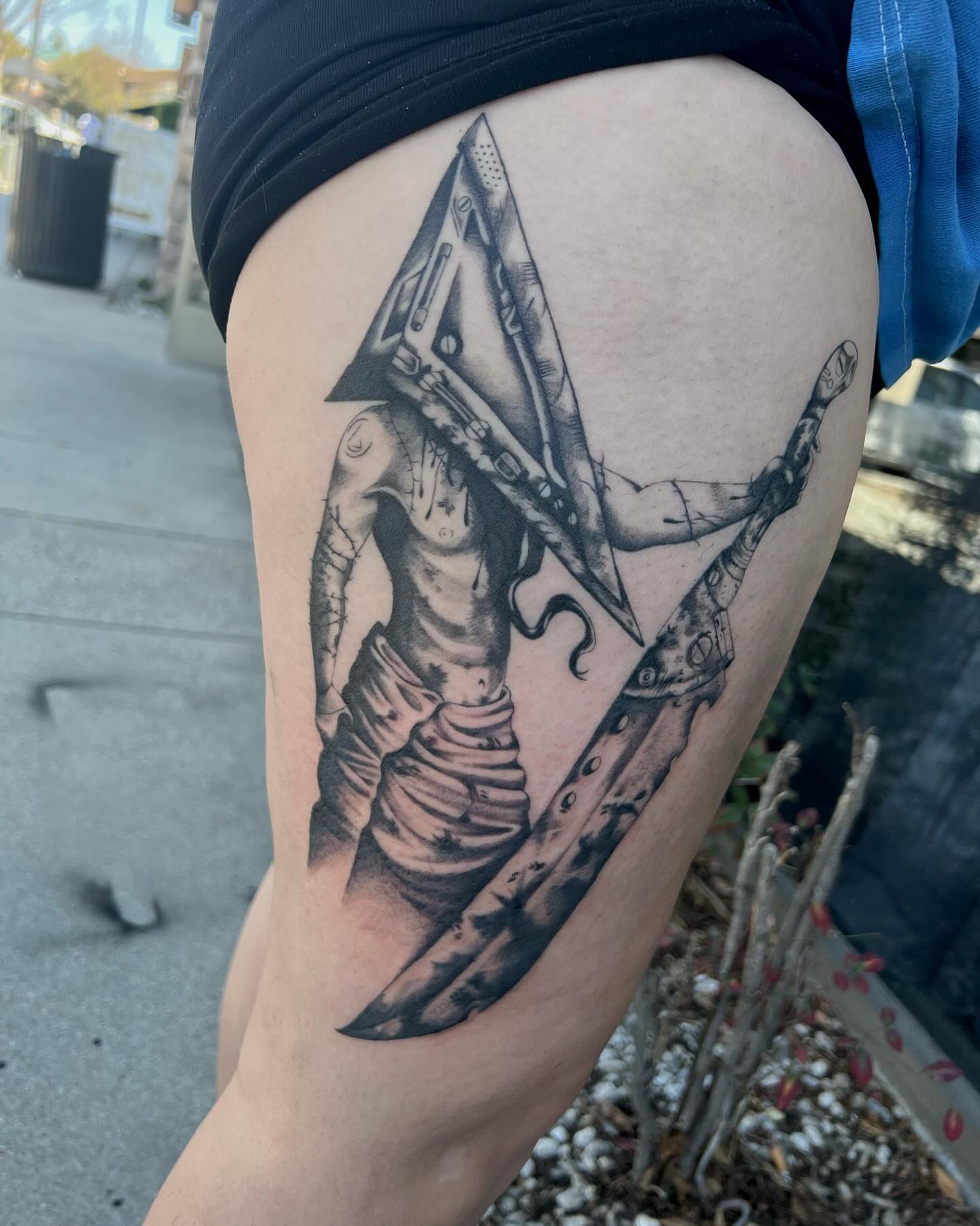 Sword and woman realism tattoo on the thigh by ๐ฏ๐๐๐๐๐๐๐๐ ๐ฒ๐๐๐๐๐๐๐ โ โ๐พ๐๐ฎ๐ด๐ฌโ โ