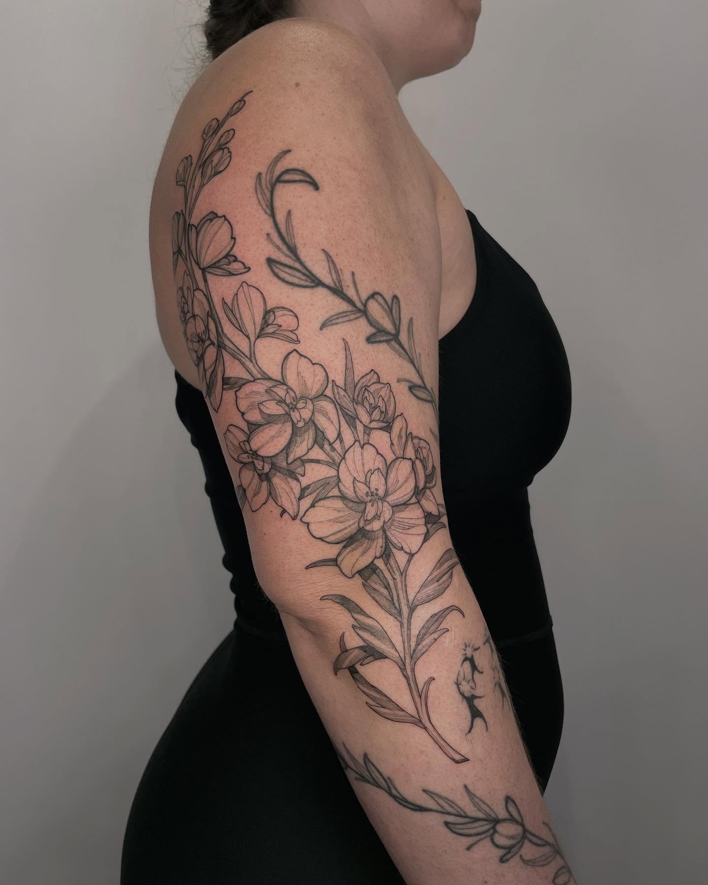 Tattoo by @caroljackytattoos — black_and_grey