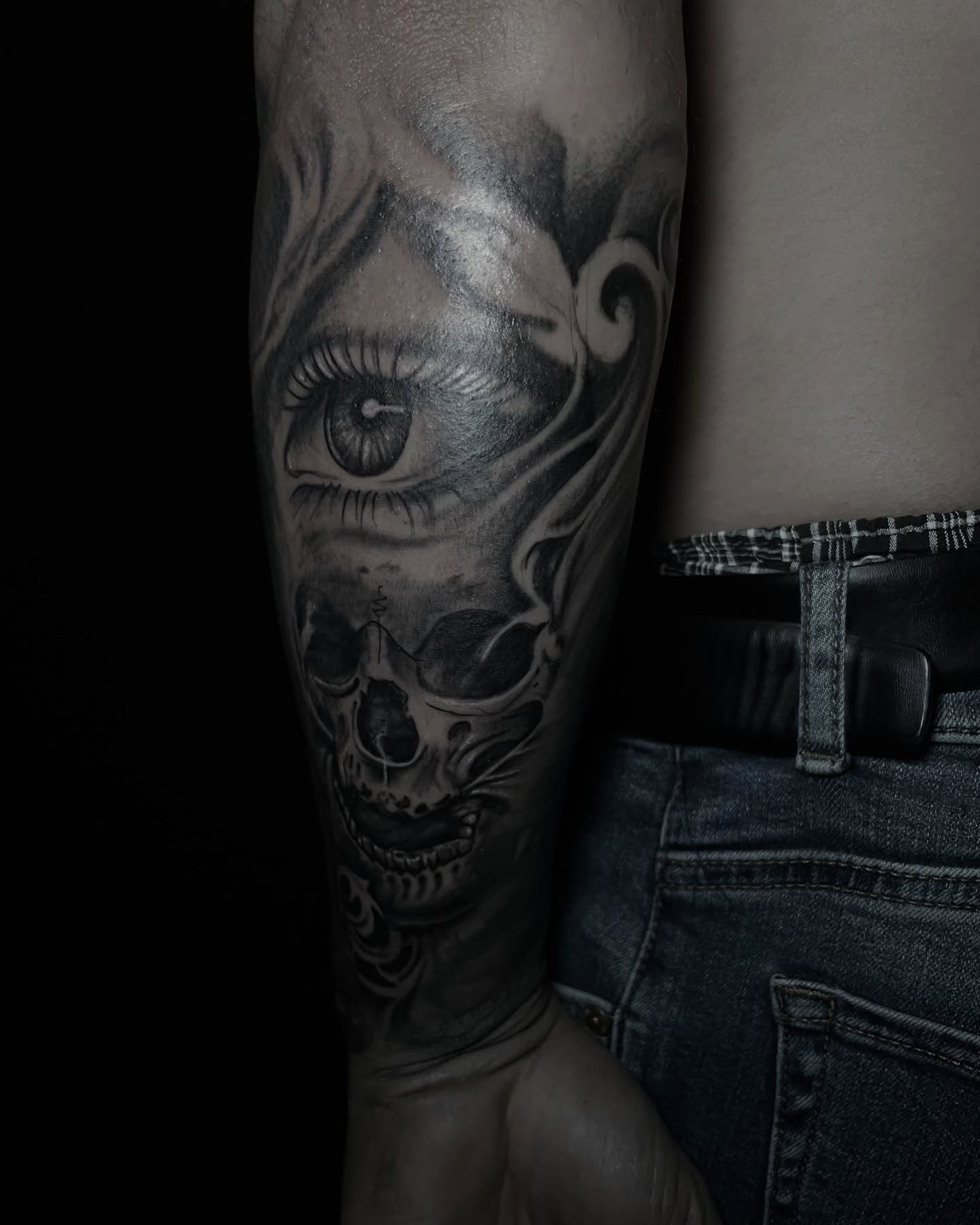 Tattoo by @ladonastinta — black_and_grey, realism