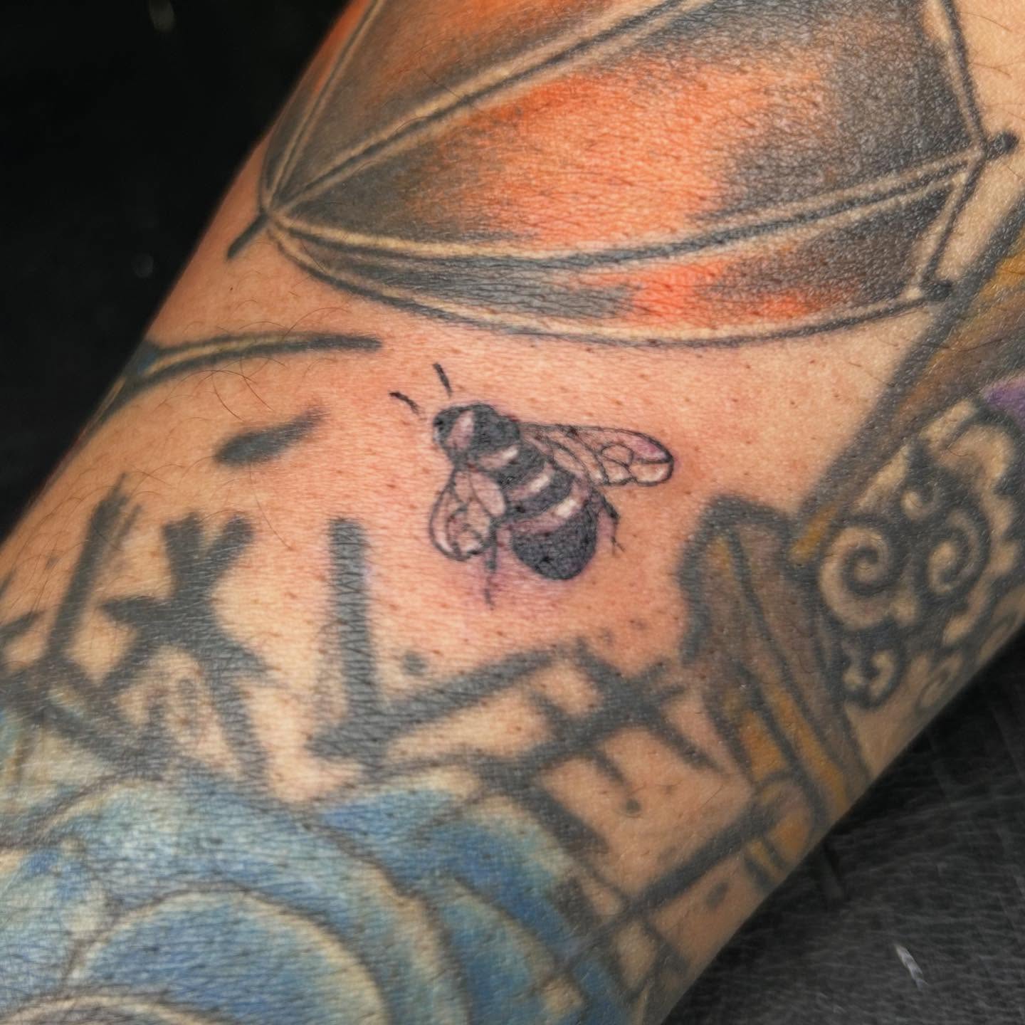 Bee realism tattoo on the forearm by Victoria Mendez