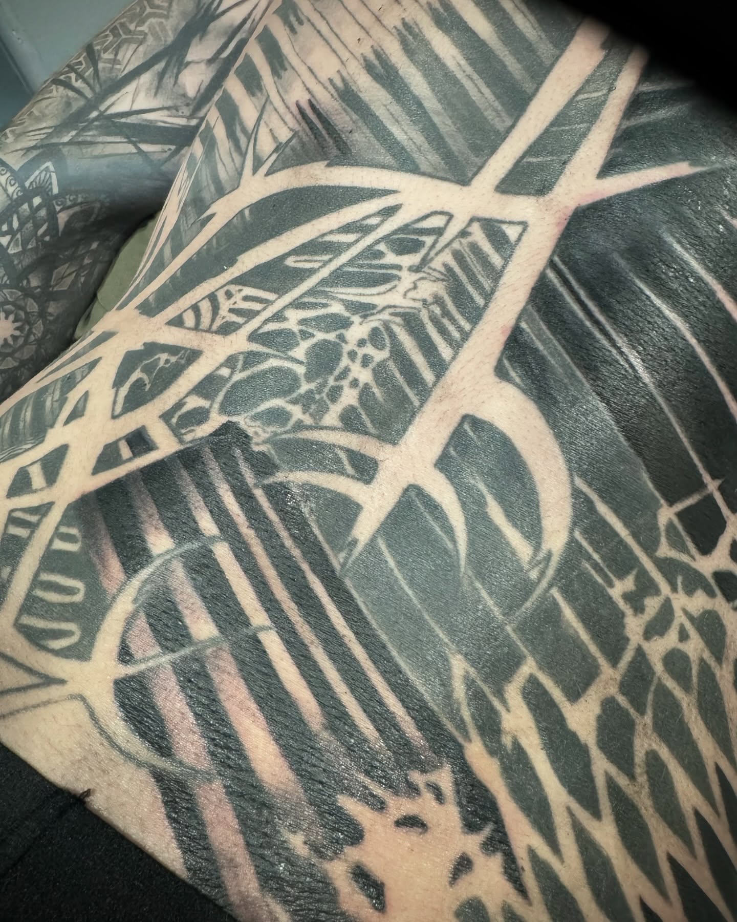 Monstera leaf geometric tattoo on the forearm by Erick Mendivil