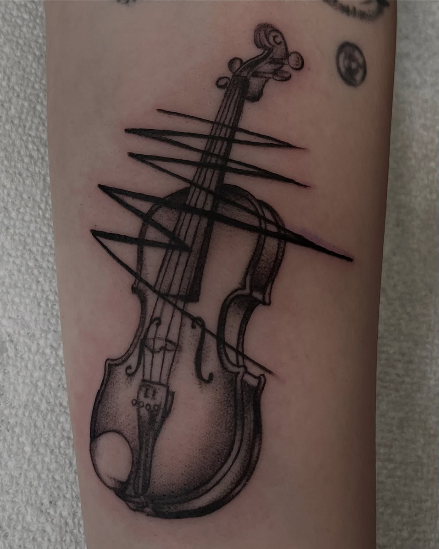 Violin dotwork tattoo on the forearm by ˖.𖥔 ݁˖anna hoffman˖ ⊹ ࣪ ˖, Salt Lake City, Utah