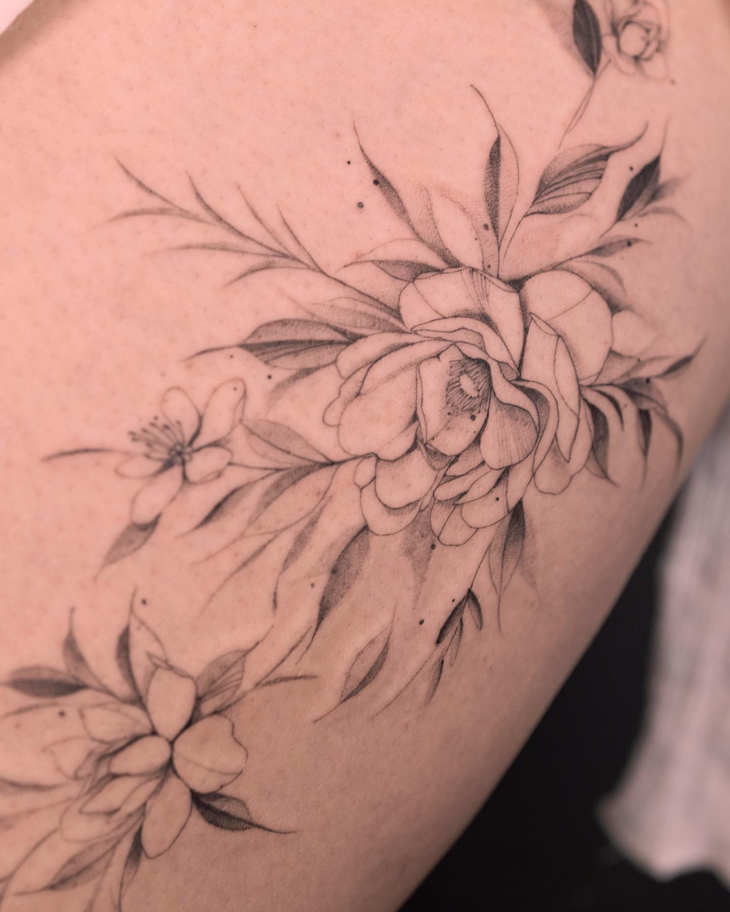 Floral arrangement realism tattoo on the shoulder by Tattooist hea