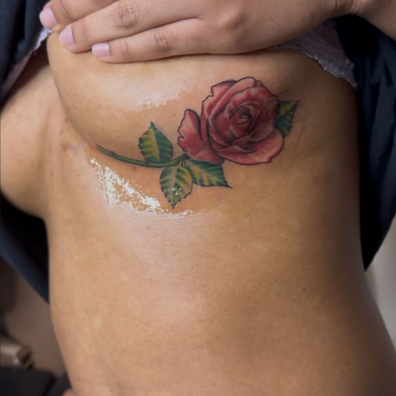 Rose realism tattoo on the thigh by I Am Mawlo! Welcome Fellow Mawlonians
