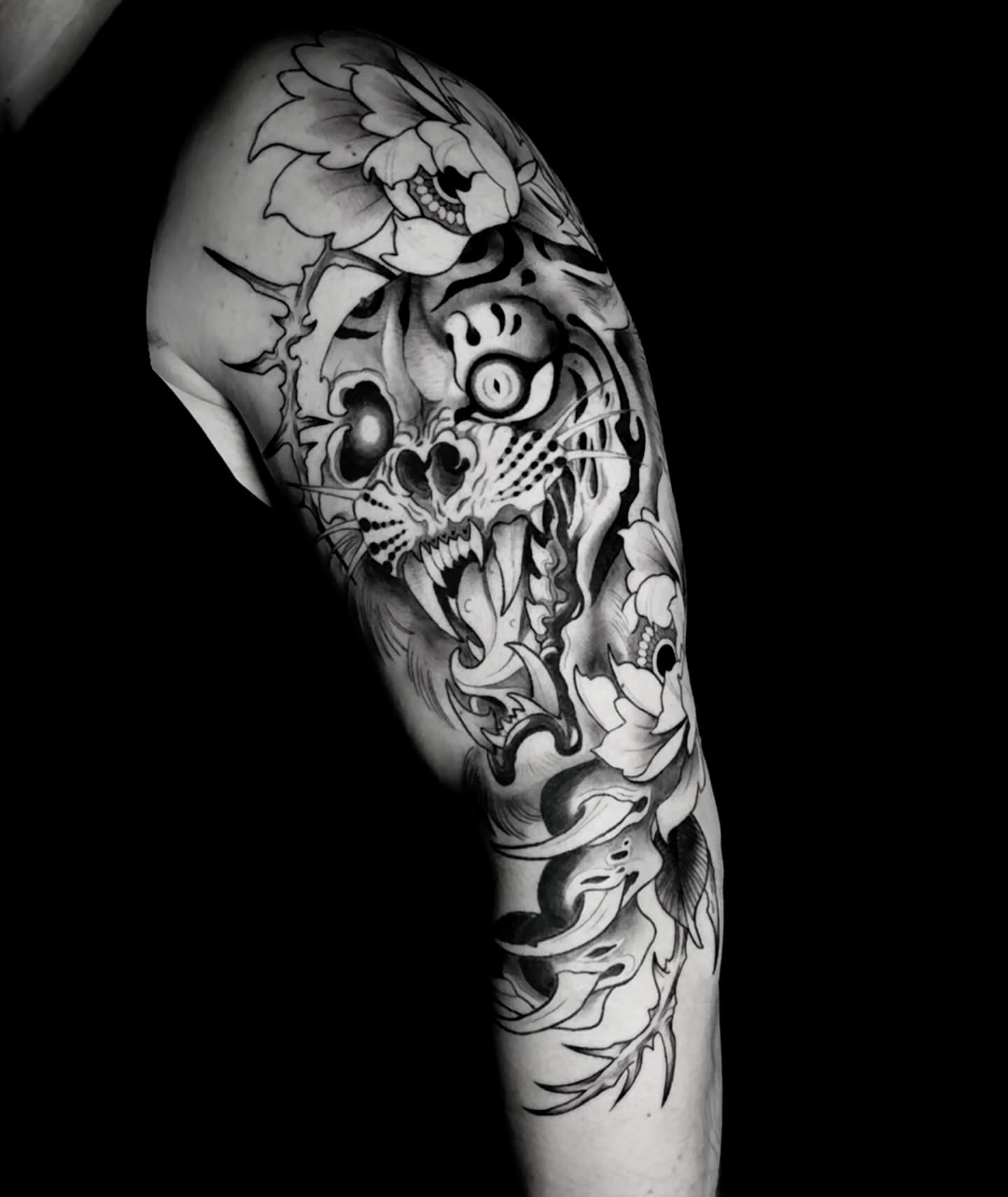 Tiger skull japanese irezumi tattoo on the shoulder by Andi Fitz ✨ San Diego Tattoo Artist, San Diego, California