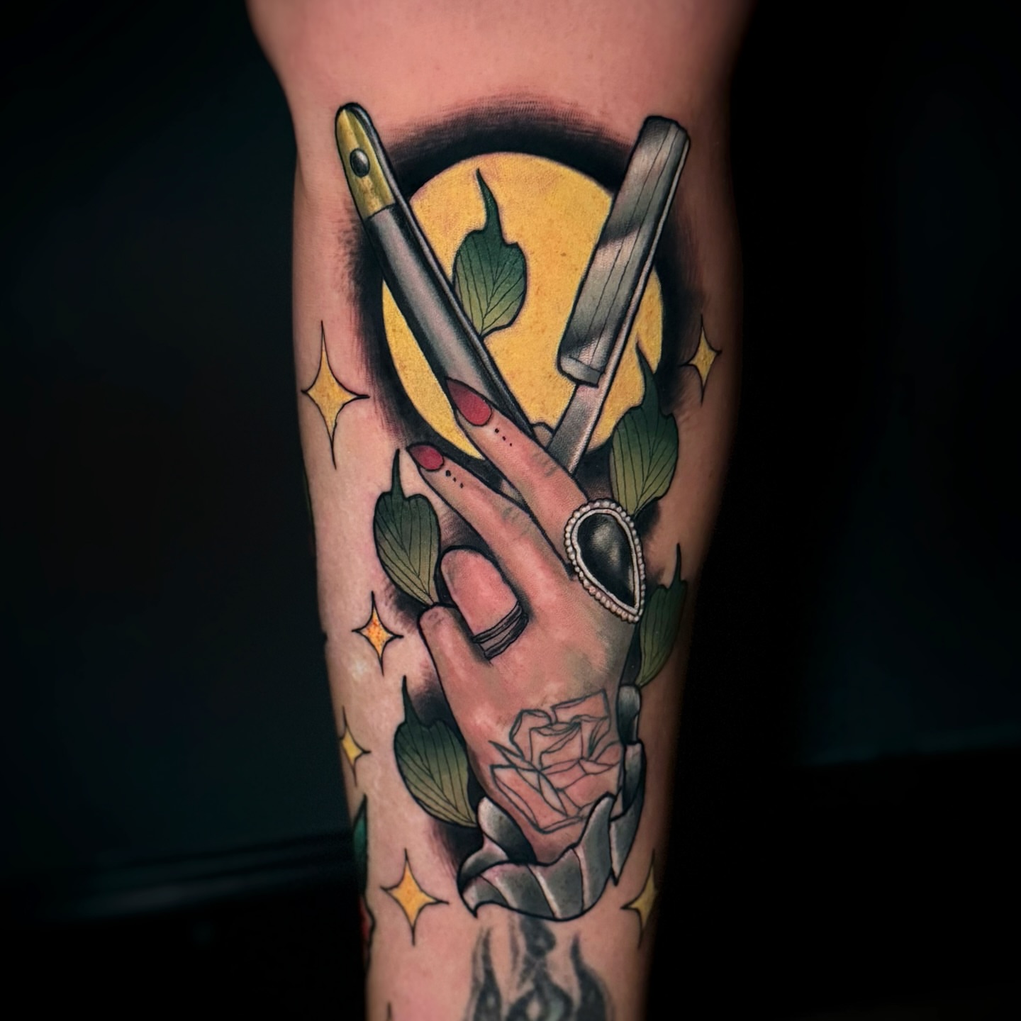 Scissors and hand American traditional tattoo on the forearm by ๐ ๐ต๐๐๐๐๐ ๐ฎ๐๐๐๐๐๐๐๐๐