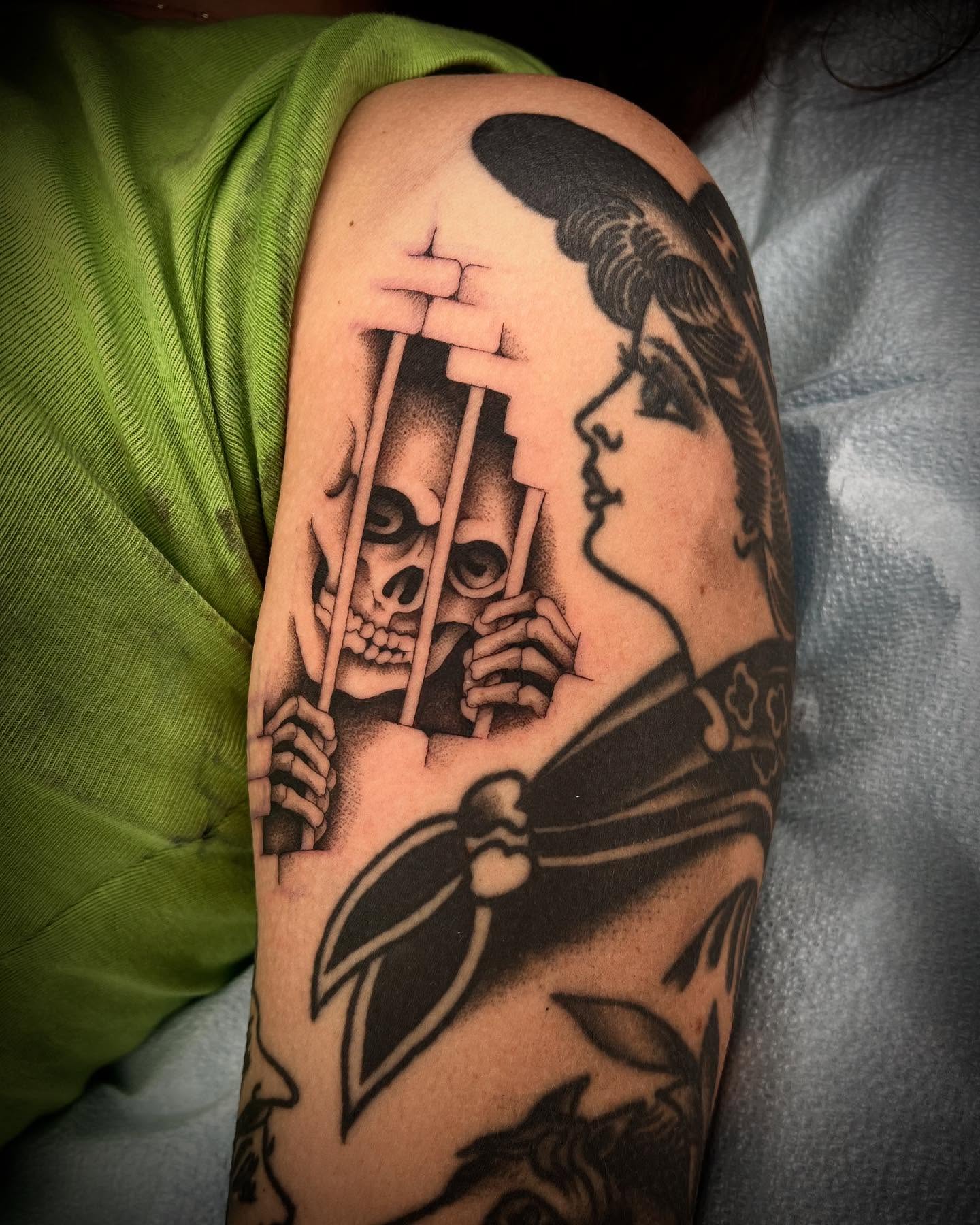 Geisha and skull japanese irezumi tattoo on the forearm by linahsiaotattoo