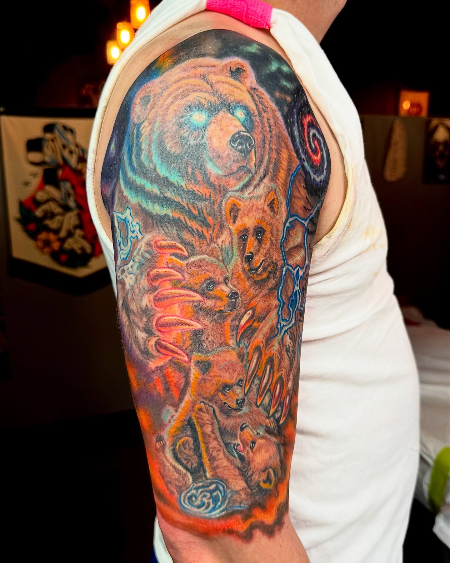 Bear family realism tattoo on the upper arm by Bacon 🥓