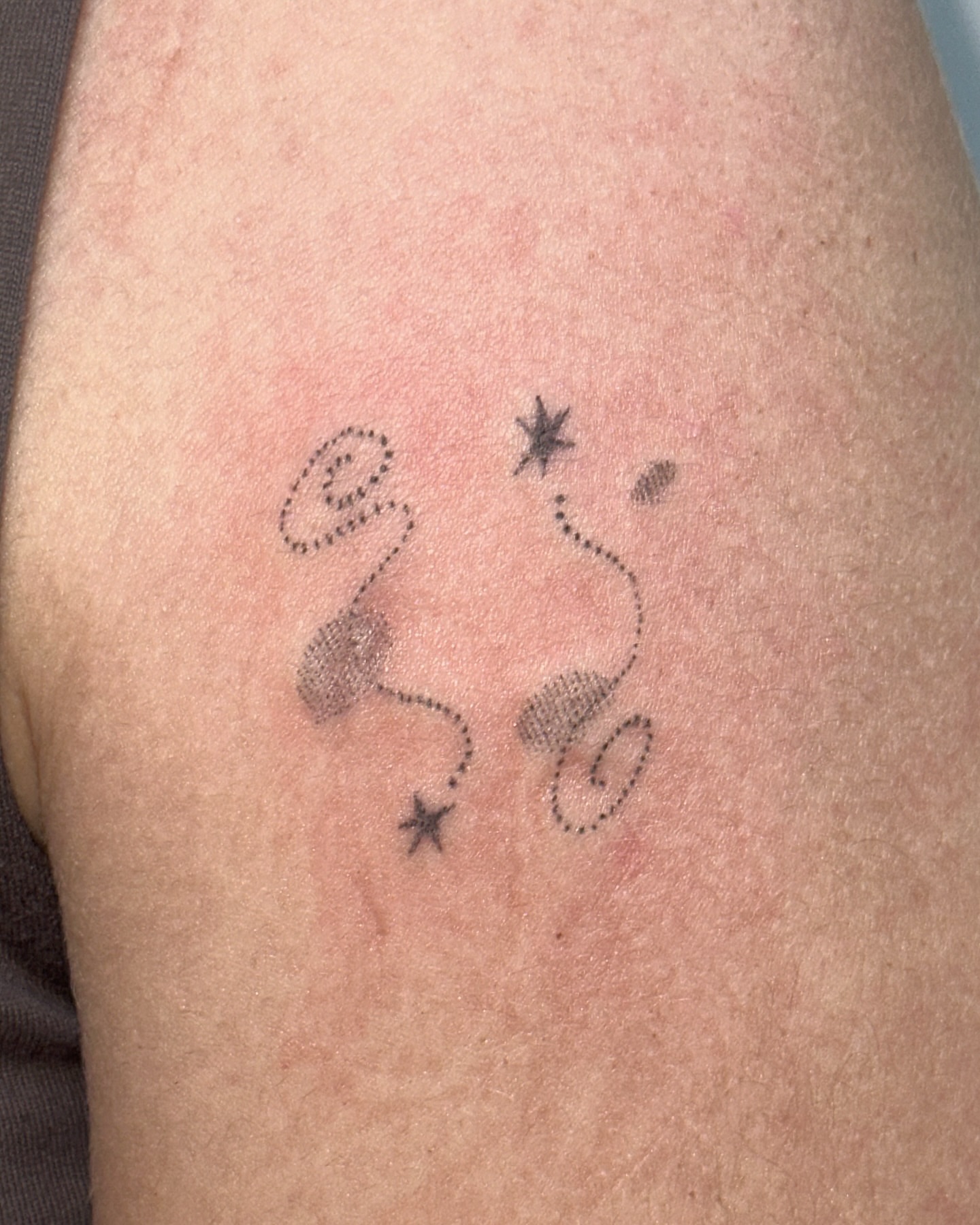 Astronaut and stars dotwork tattoo on the forearm by 공일일