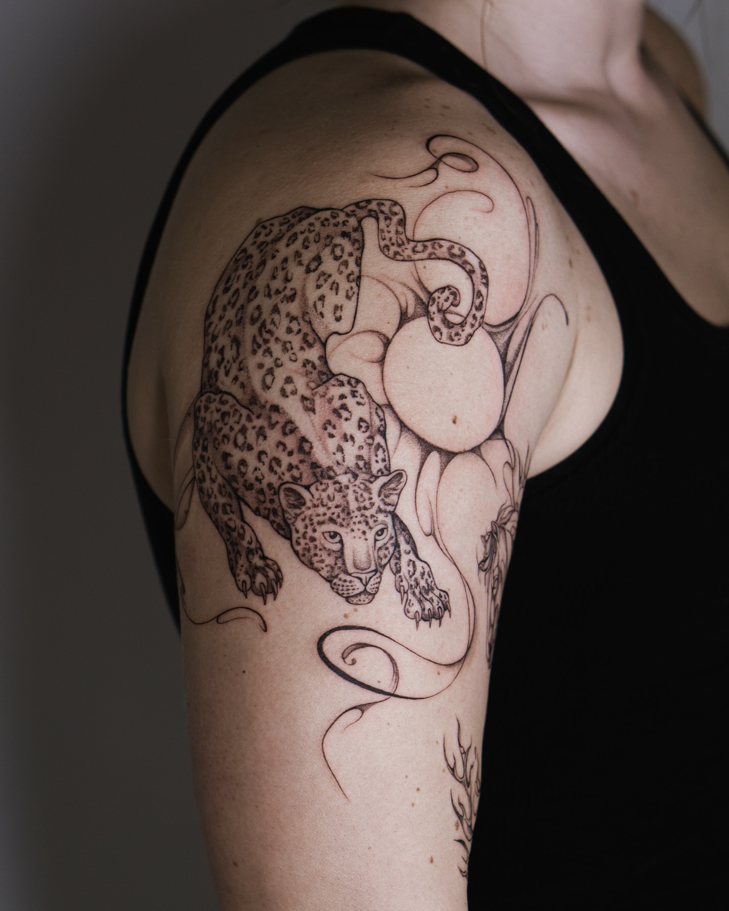Leopard and octopus realism tattoo on the shoulder by ᴛᴀᴛᴛᴏᴏ ᴀʀᴛɪꜱᴛ 📍Portland, OR