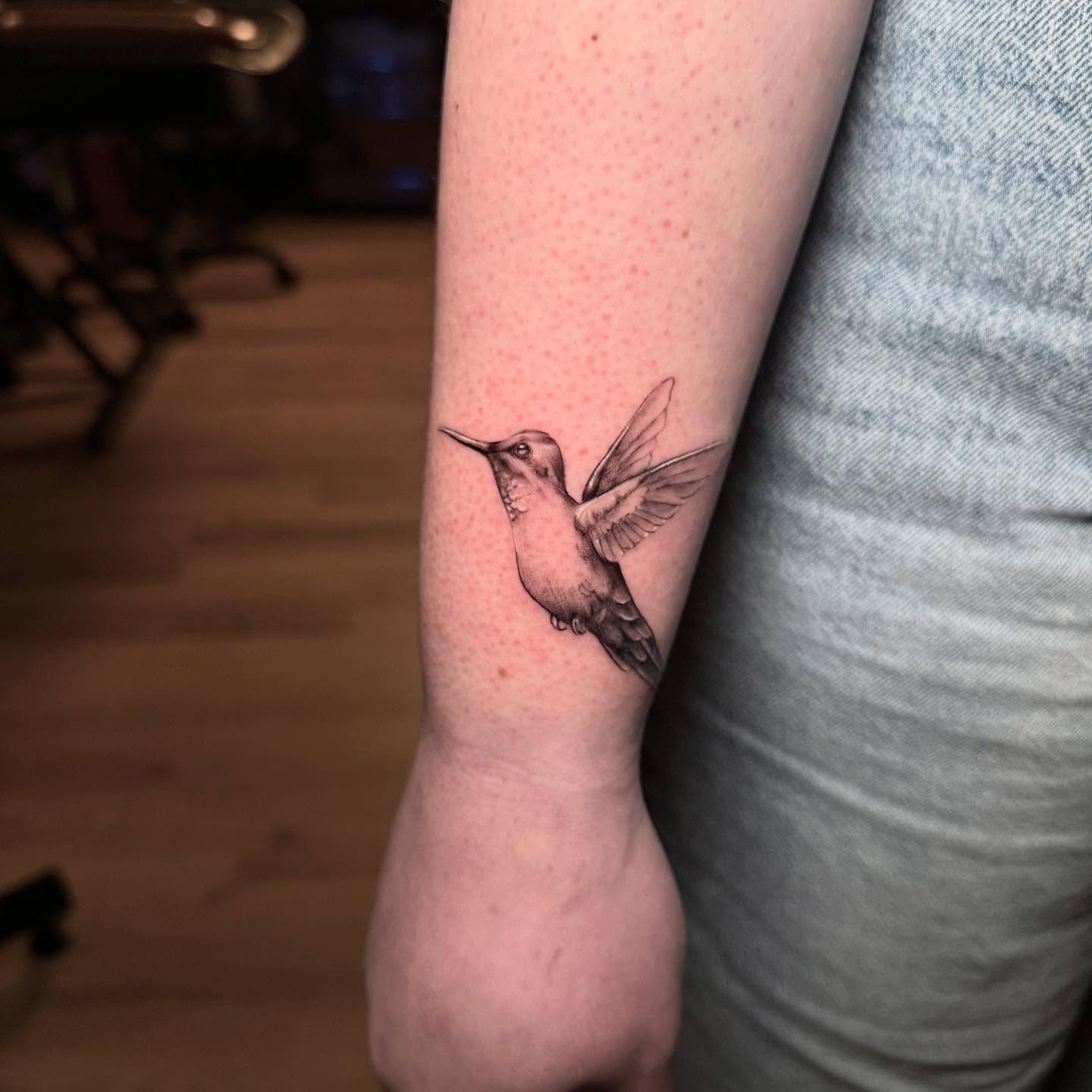 Hummingbird realism tattoo on the forearm by Juan Russo