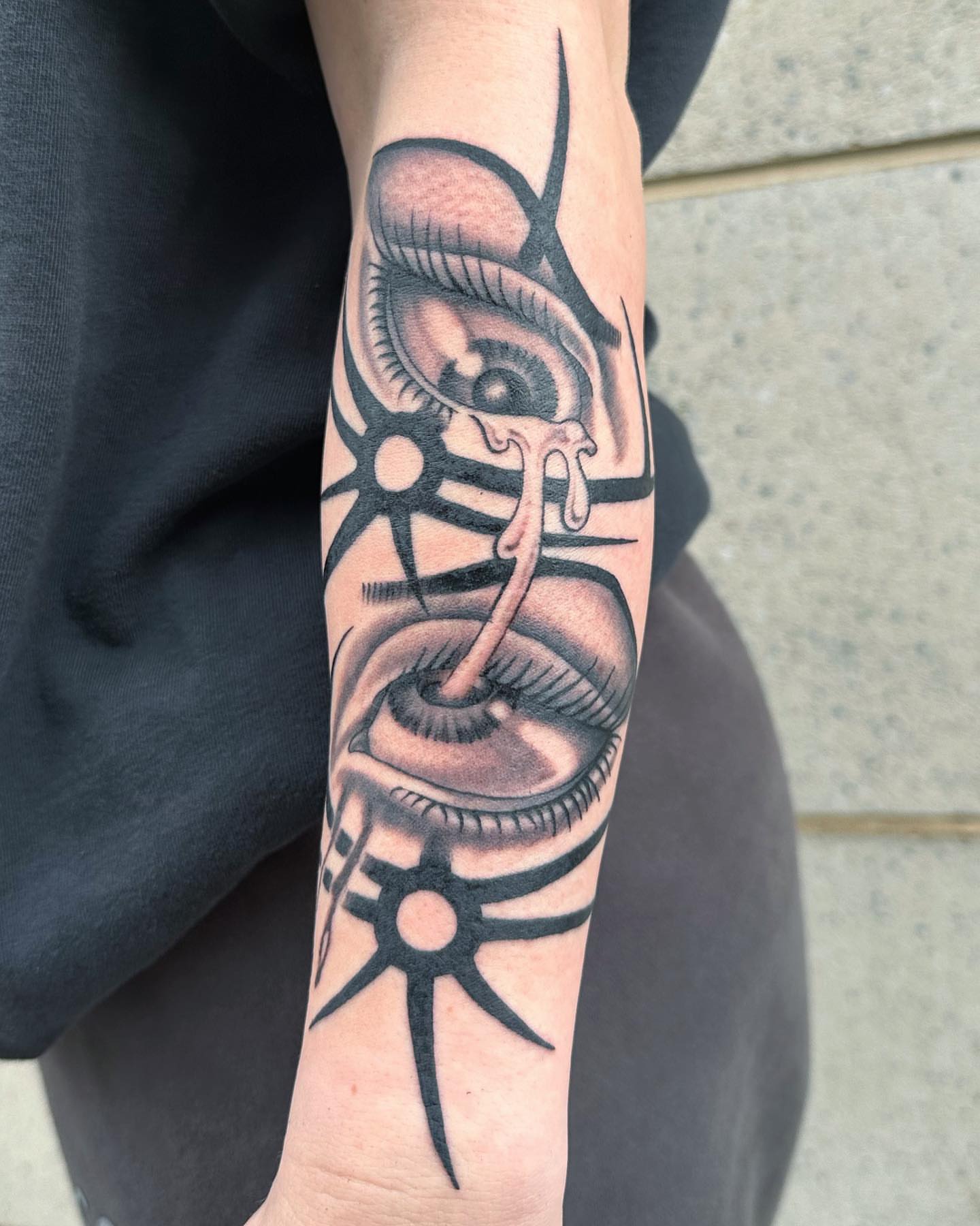 Tattoo by @mollygotlib — black_and_grey, geometric
