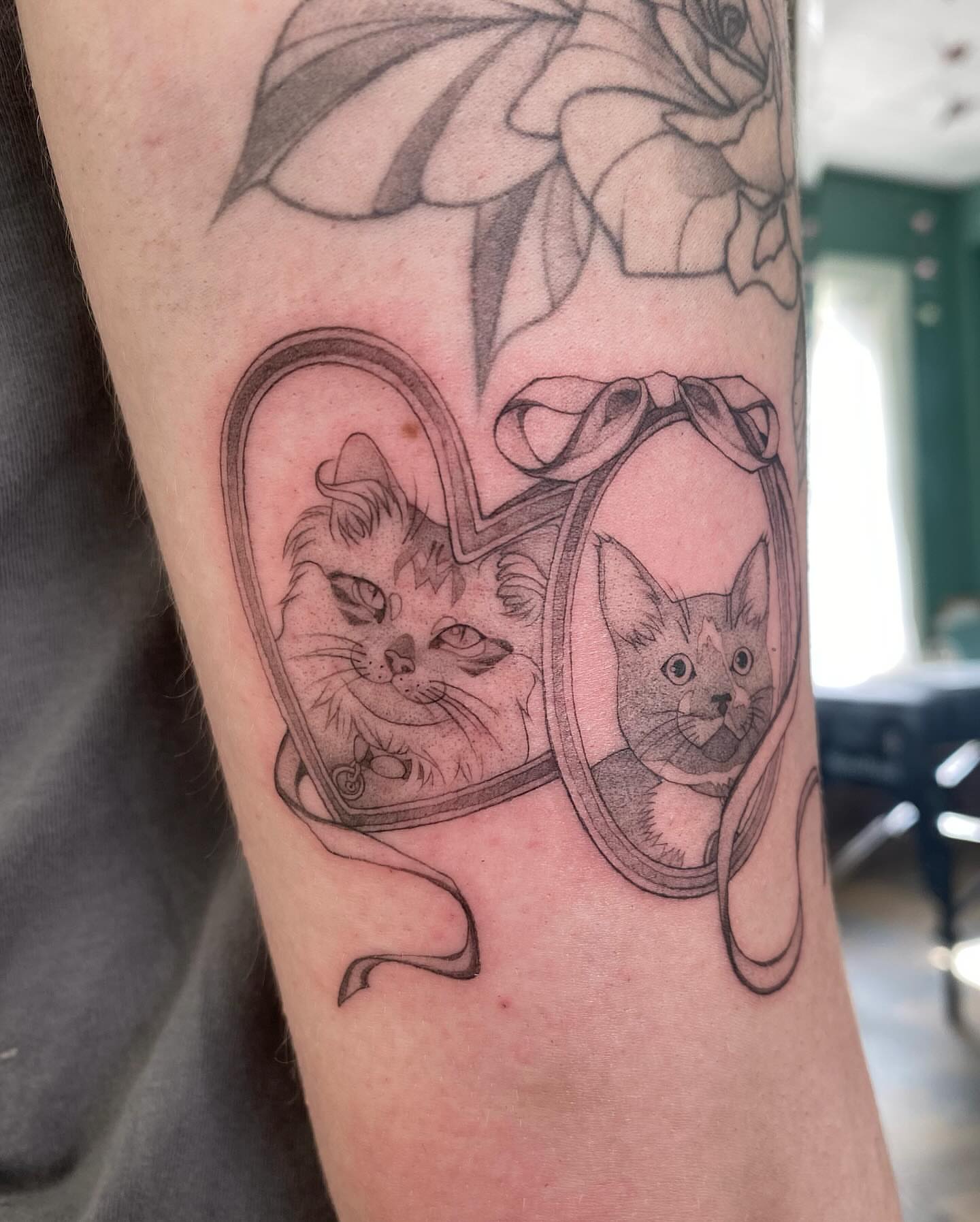 Tattoo by @lunafterdark.tattoos — black_and_grey, realism