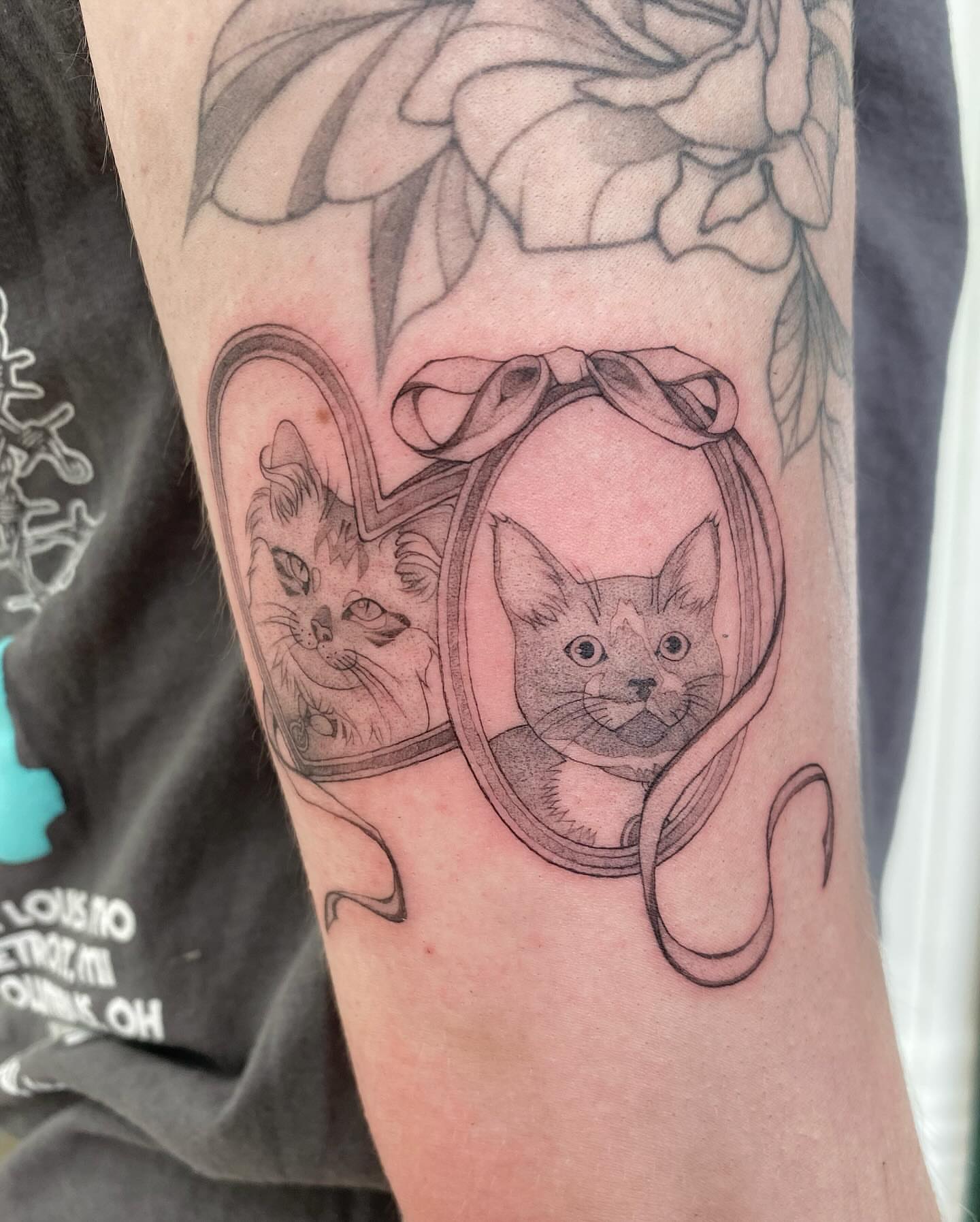 Tattoo by @lunafterdark.tattoos — black_and_grey, realism