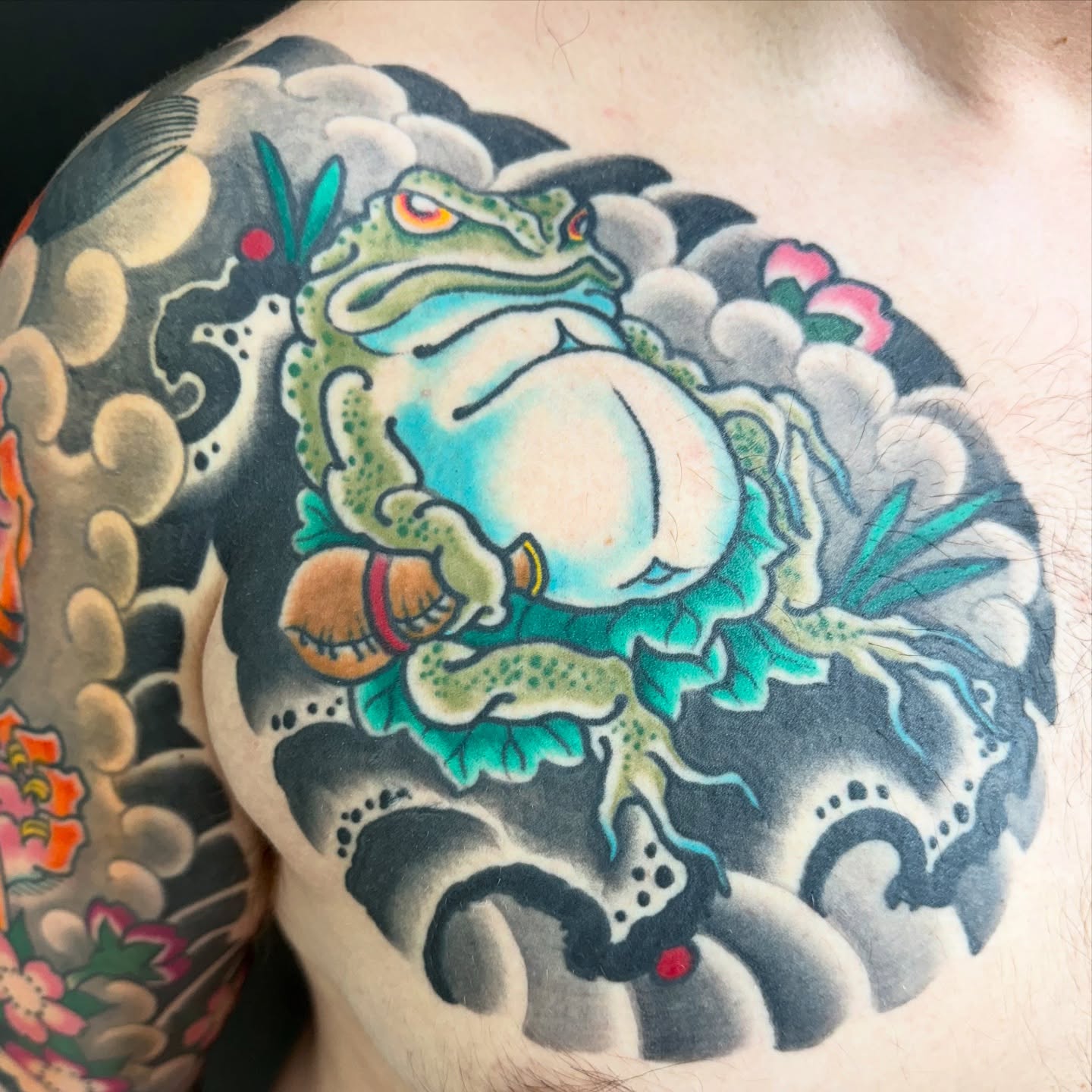 Frog American traditional tattoo on the shoulder by DemianThompson