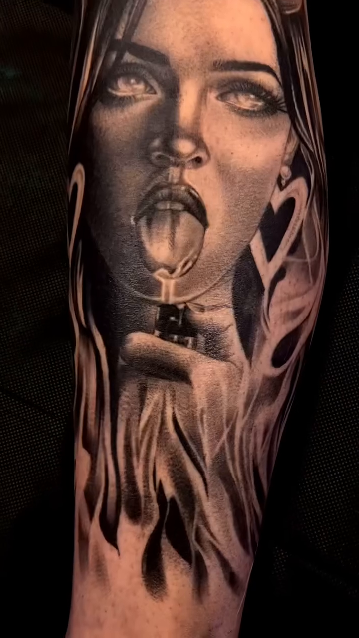 Woman with lighter realism tattoo by Las Vegas tattoo Artist