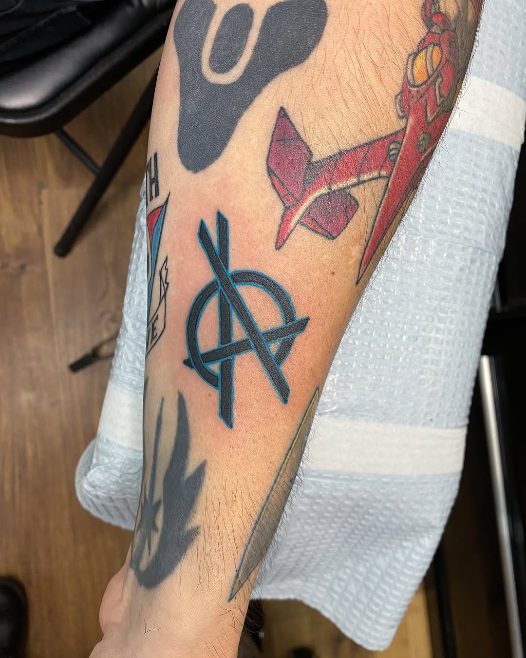 Tattoo by @unluckymoon โ blackwork, geometric
