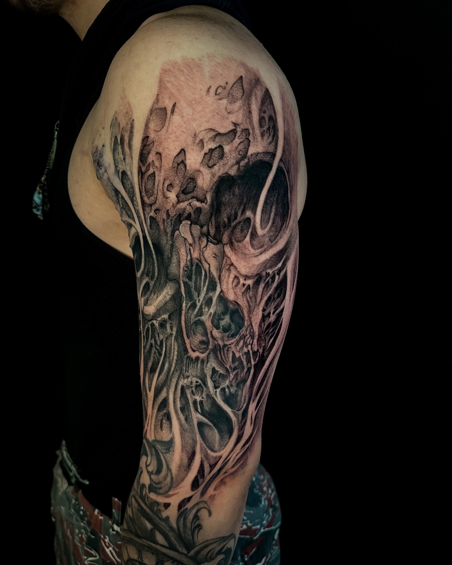 Abstract biomechanical design realism tattoo on the upper arm by Vince Lau