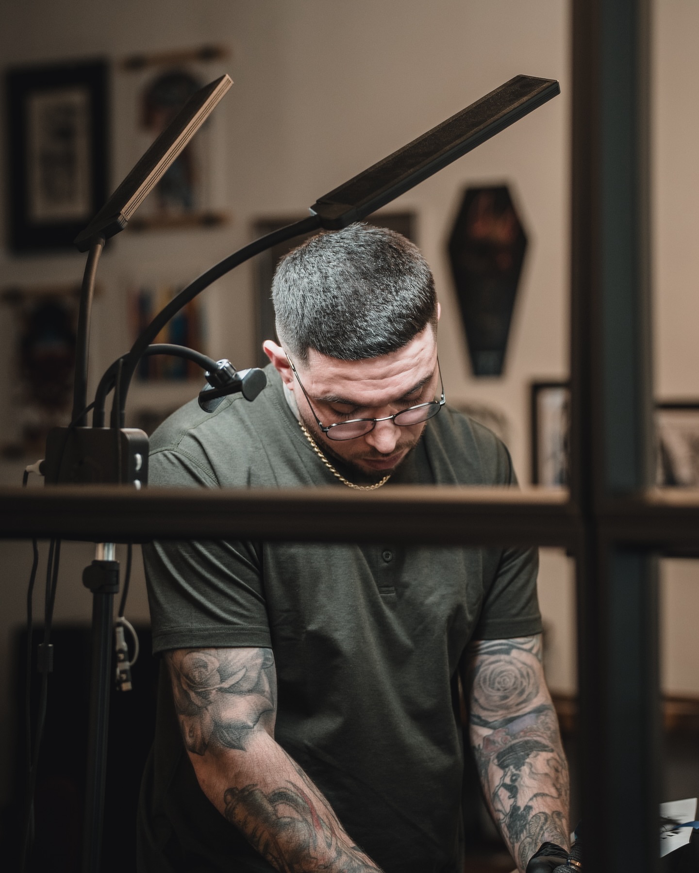 Tattoo artist American traditional tattoo on the upper arm by Nick Stratt