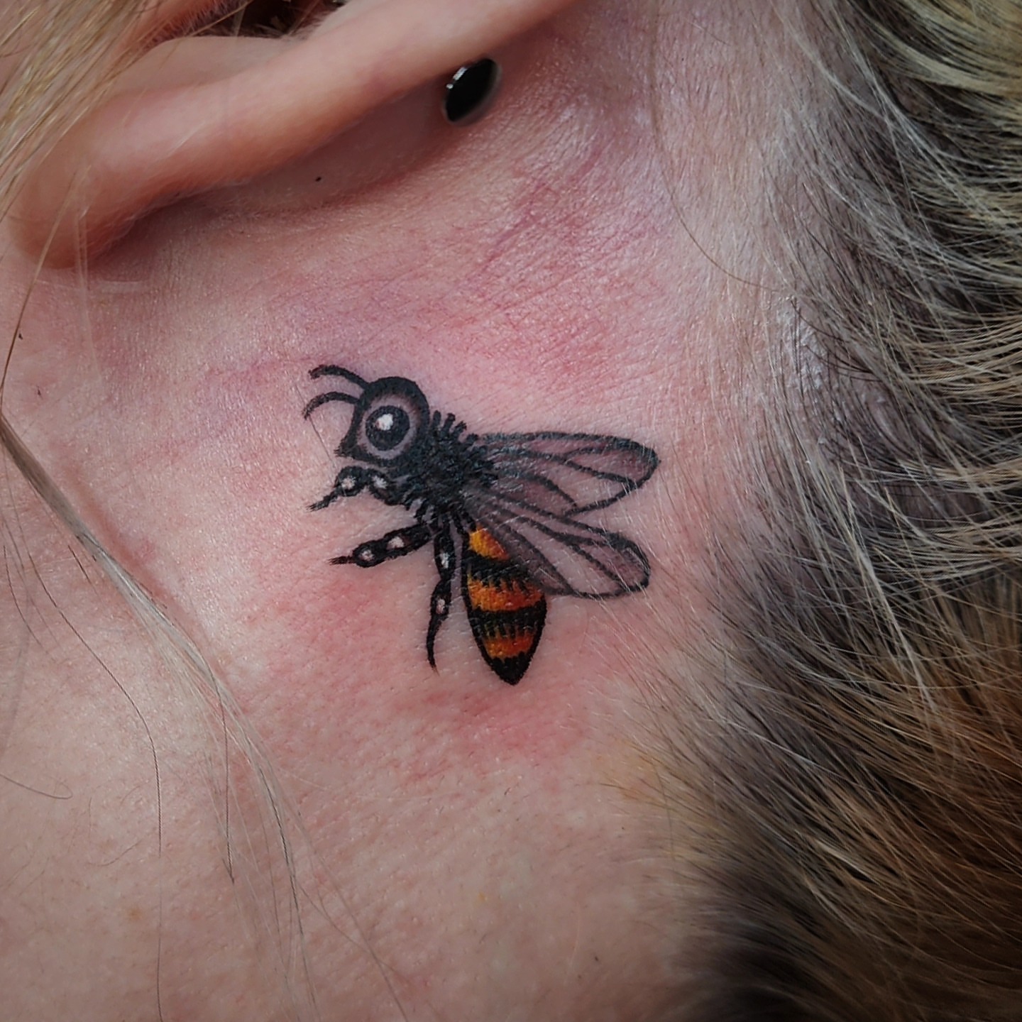 Bee realism tattoo on the neck by 𝘈𝘋𝘈𝘔 𝘉𝘈𝘙𝘕𝘌𝘚