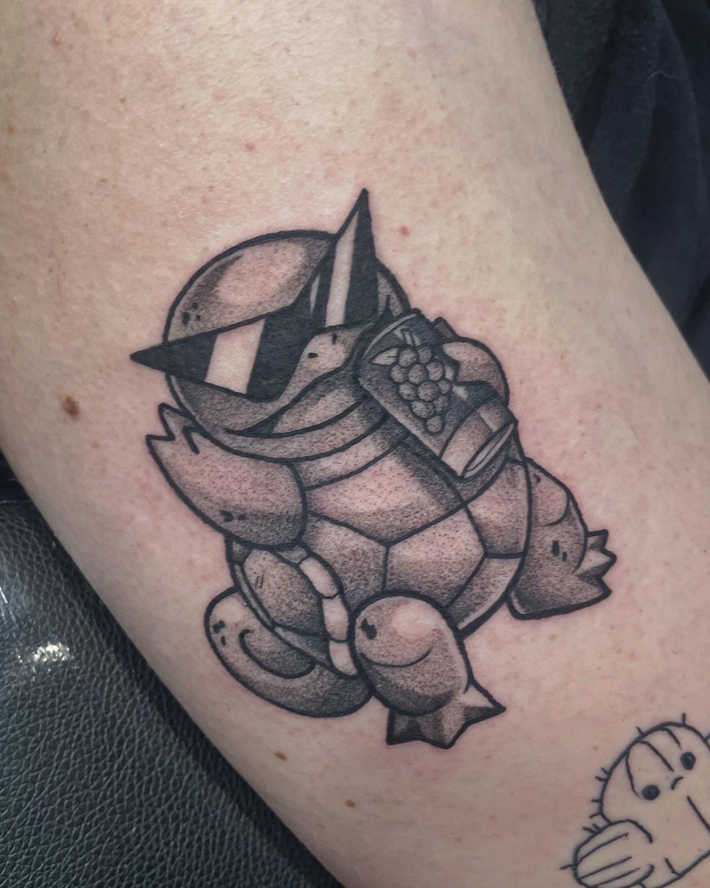 Tattoo by @hhaylayy — dotwork