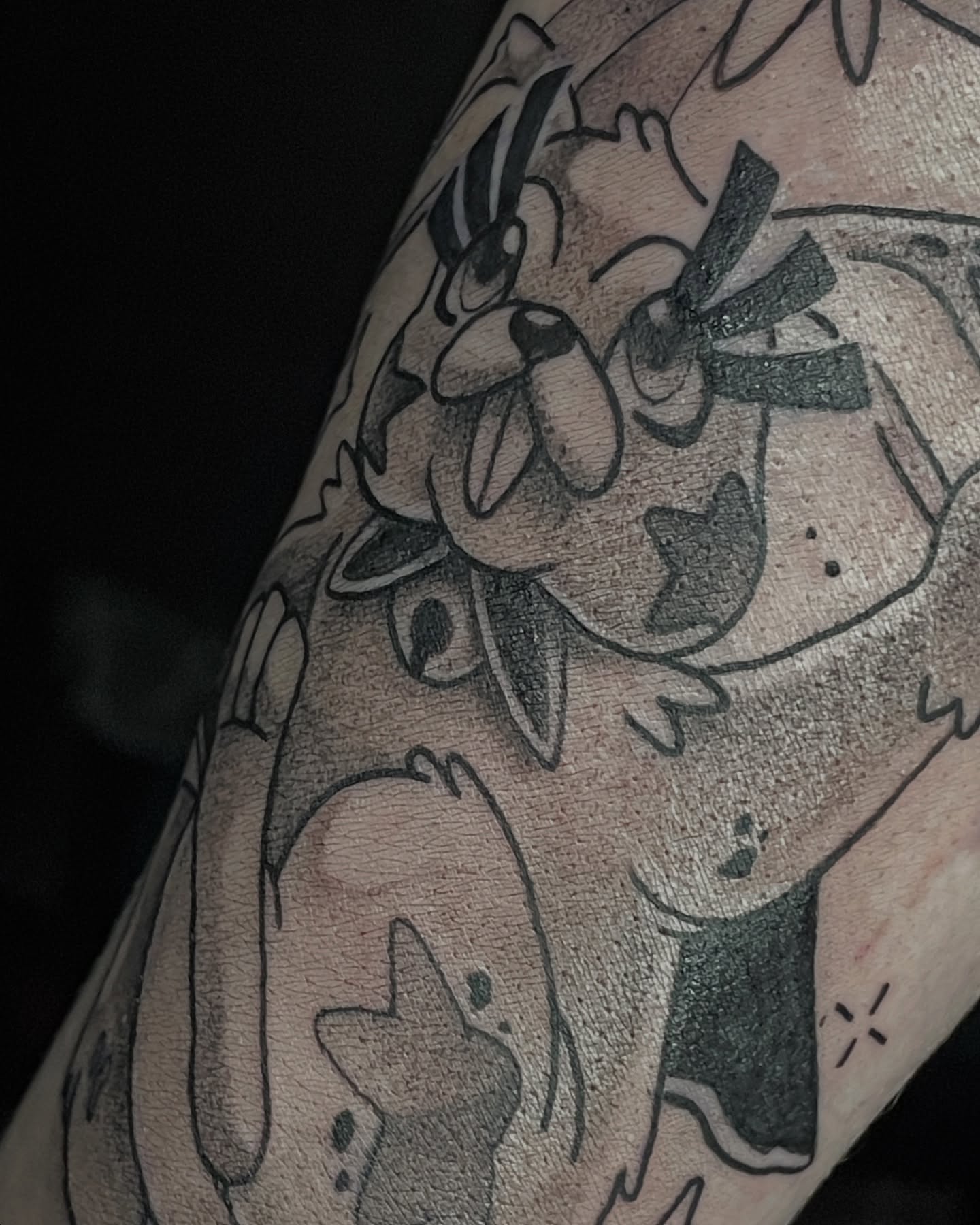 Tattoo by @hhaylayy — black_and_grey