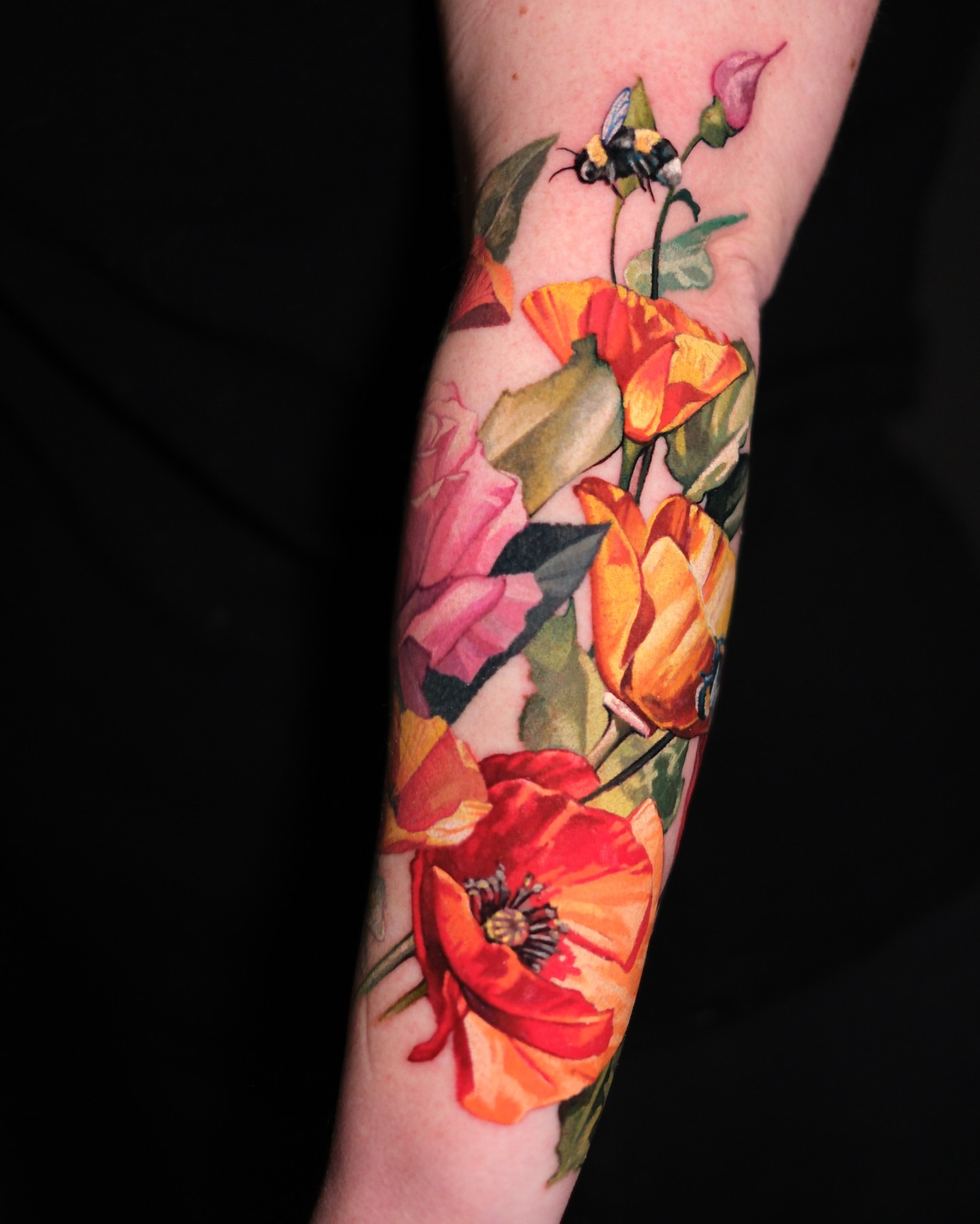 Flowers and bee realism tattoo on the forearm by ๐
๐ฏ๐ข๐ซ๐ซ๐ ๐.