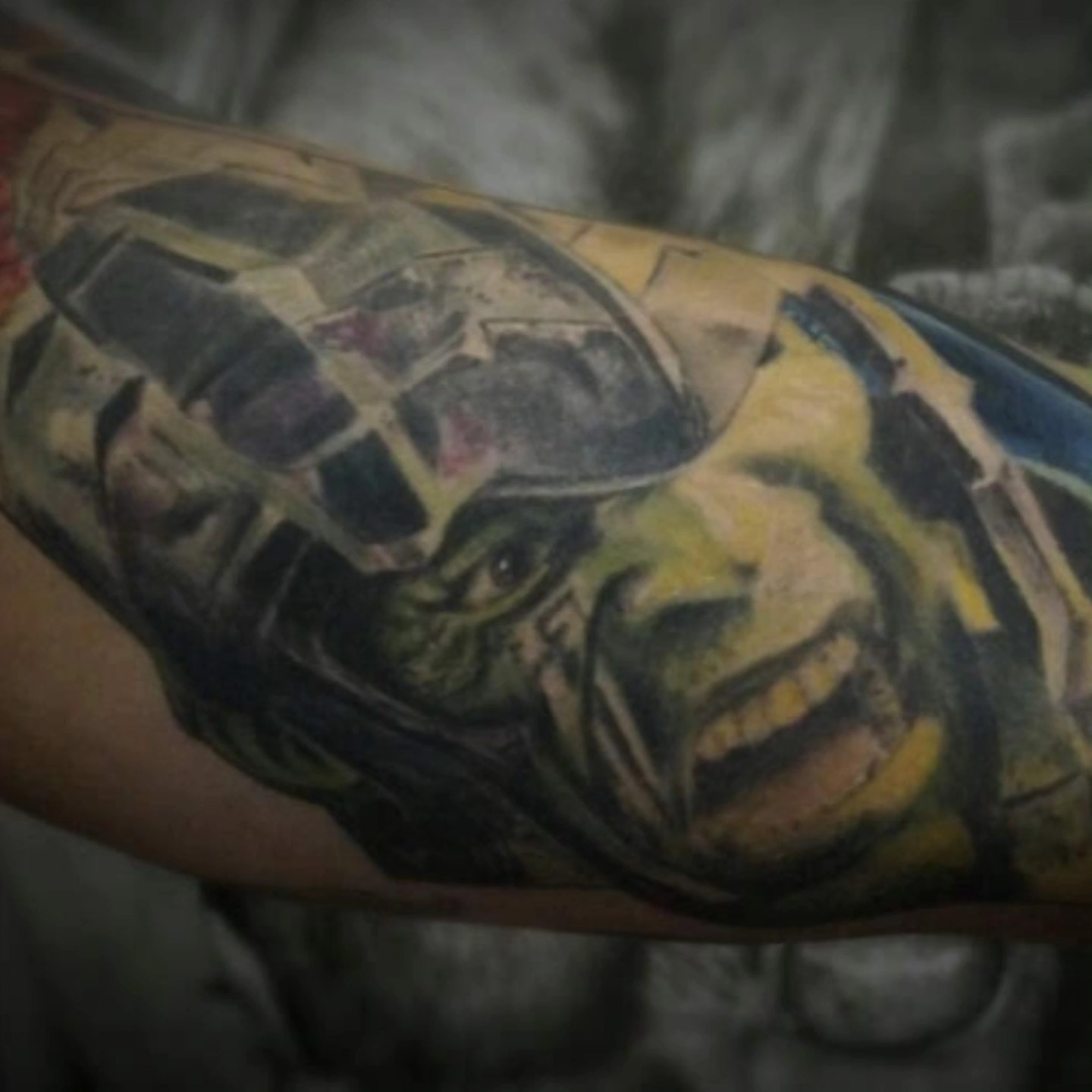 Hulk realism tattoo on the forearm by Pod Viñes