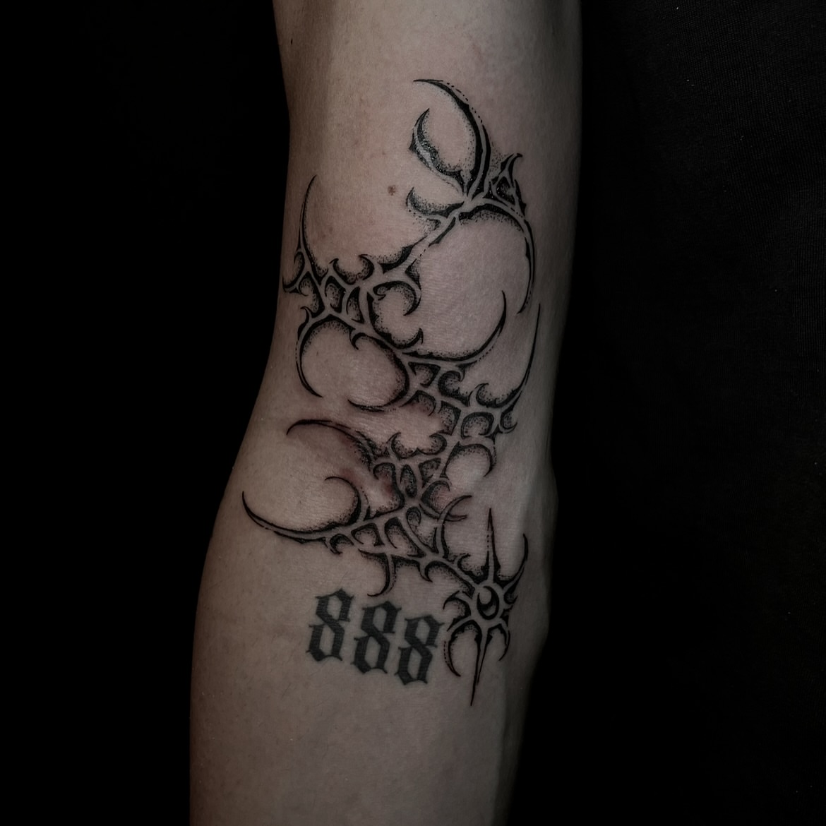 Tribal design tribal tattoo on the forearm by Tattoo Artist