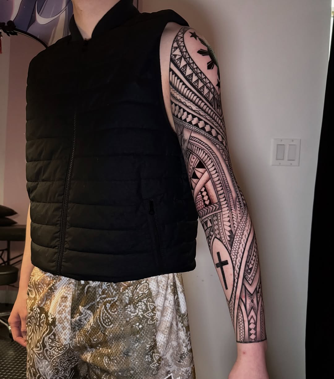 Full sleeve tribal pattern tribal tattoo on the forearm by Ivy lee