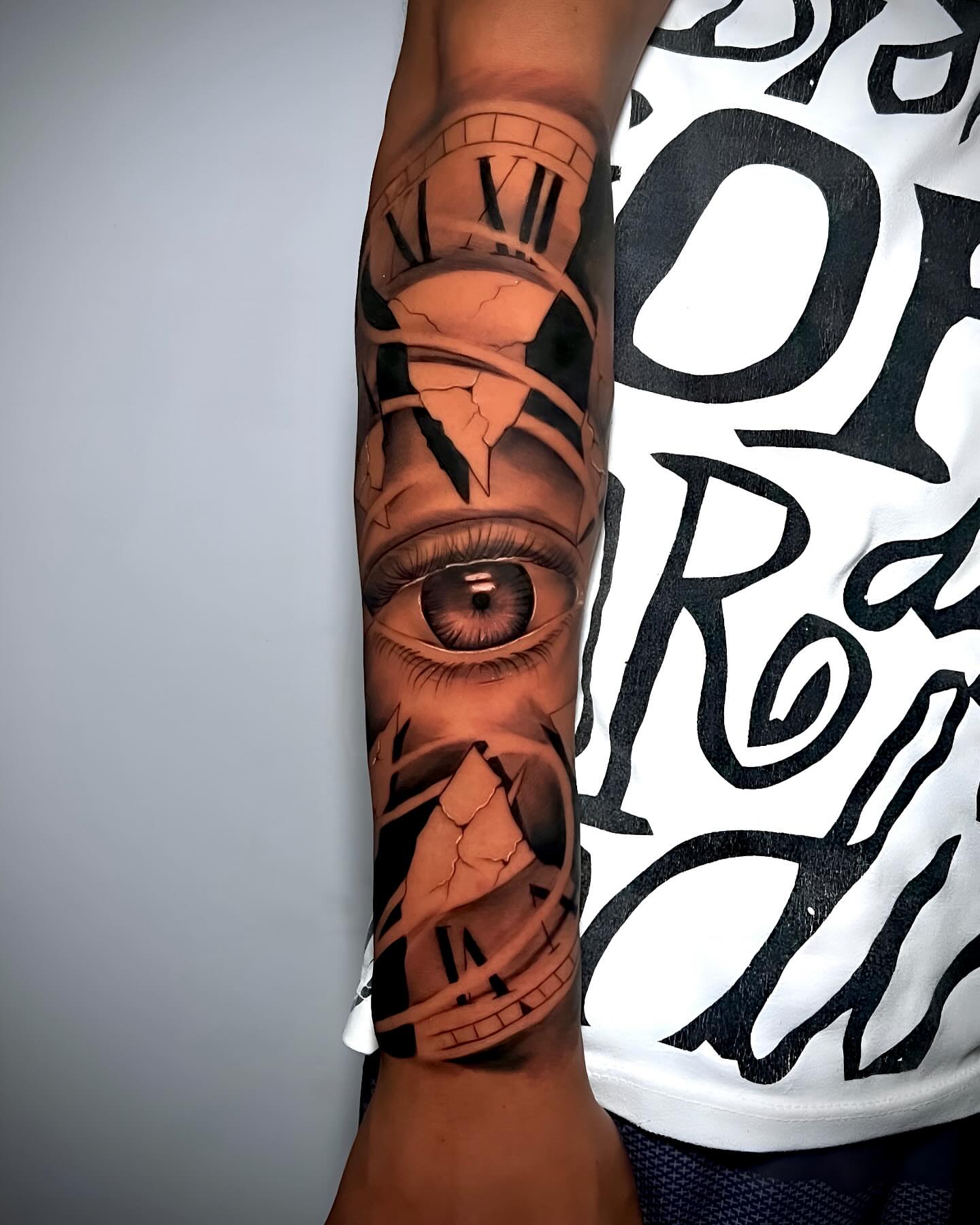 Eye and clock realism tattoo on the forearm by ⚜️Lalo Godina Tattoo⚜️