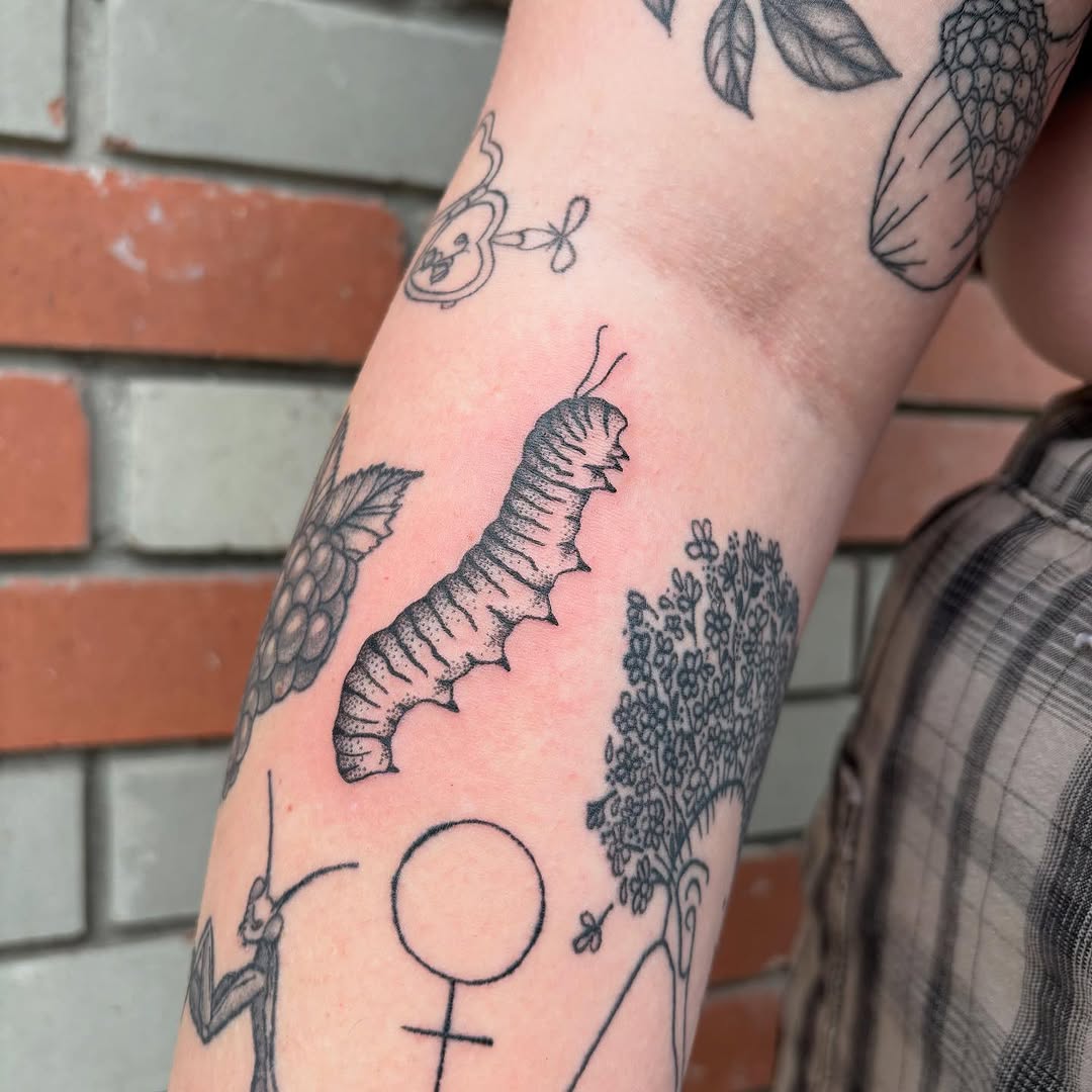 Tattoo by @sawnja.do.tattoos — black_and_grey, dotwork