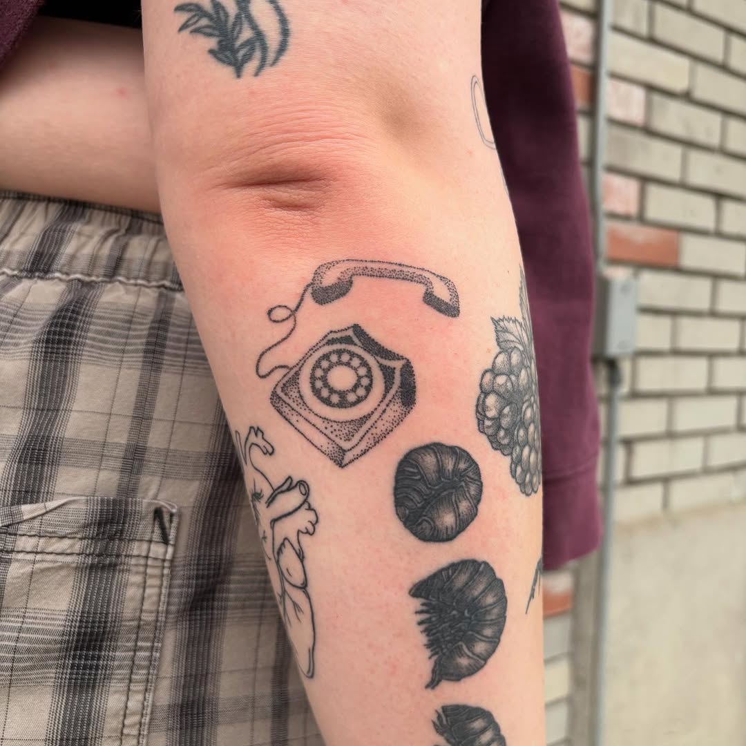 Tattoo by @sawnja.do.tattoos — dotwork, illustrative