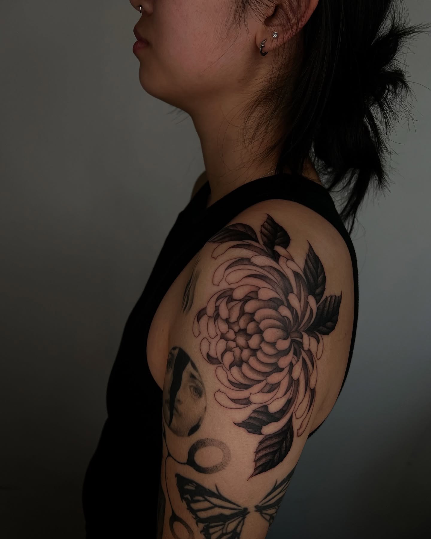 Flower black and grey tattoo on the shoulder by linahsiaotattoo