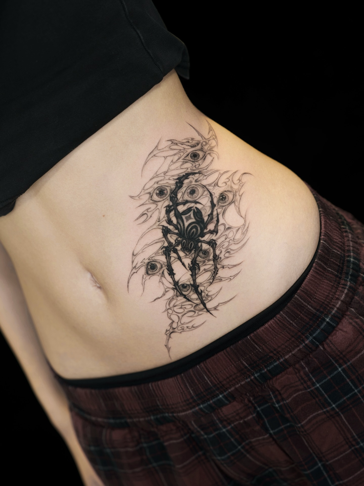 Spider black and grey tattoo on the ribs by Gen Li