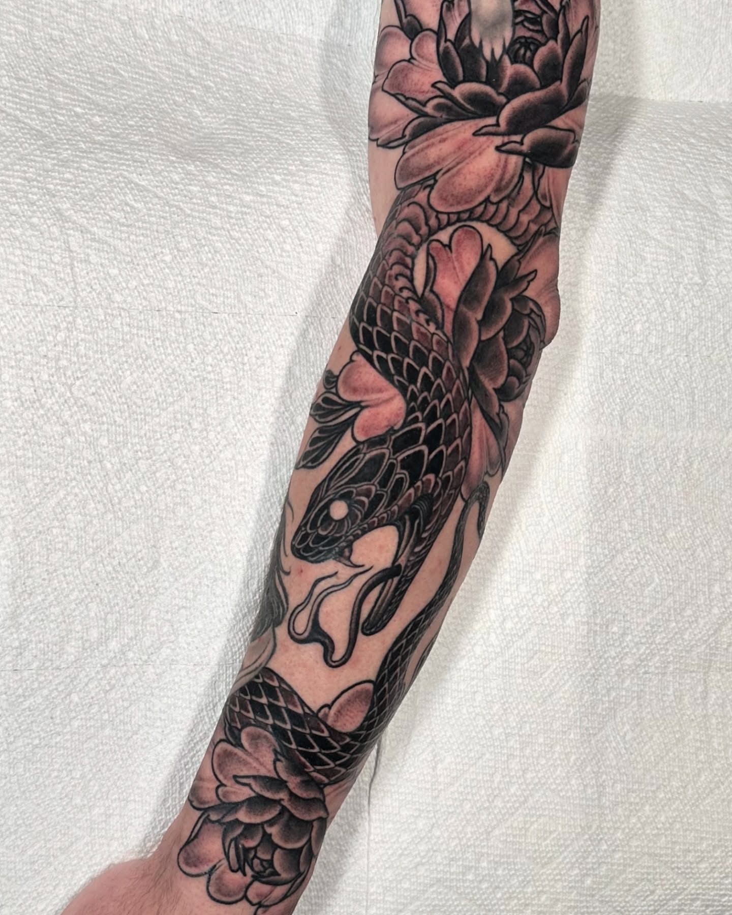 Snake and peony japanese irezumi tattoo on the forearm by Henry Gaßner