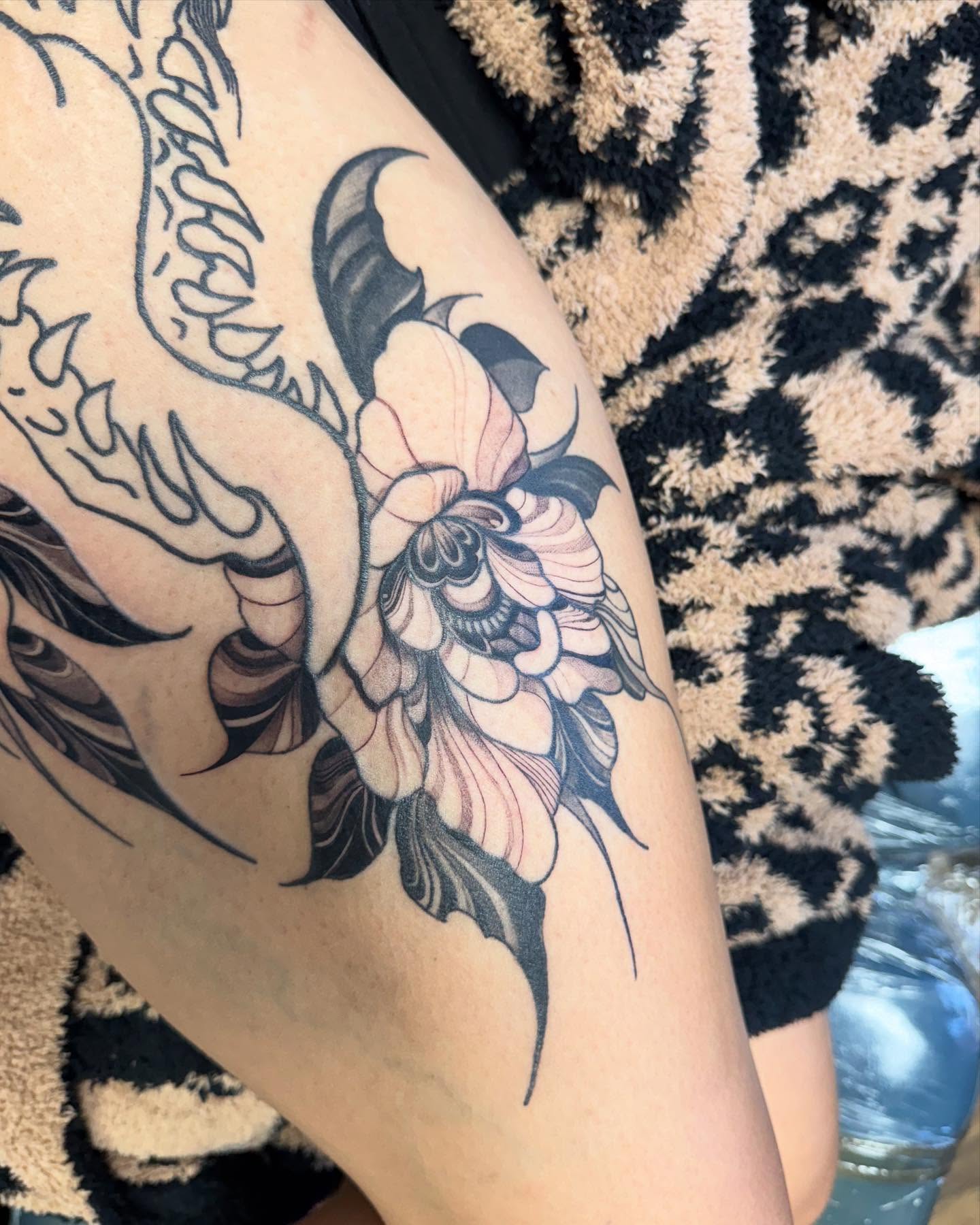 Peony and dragon neo-traditional tattoo on the thigh by Mickey
