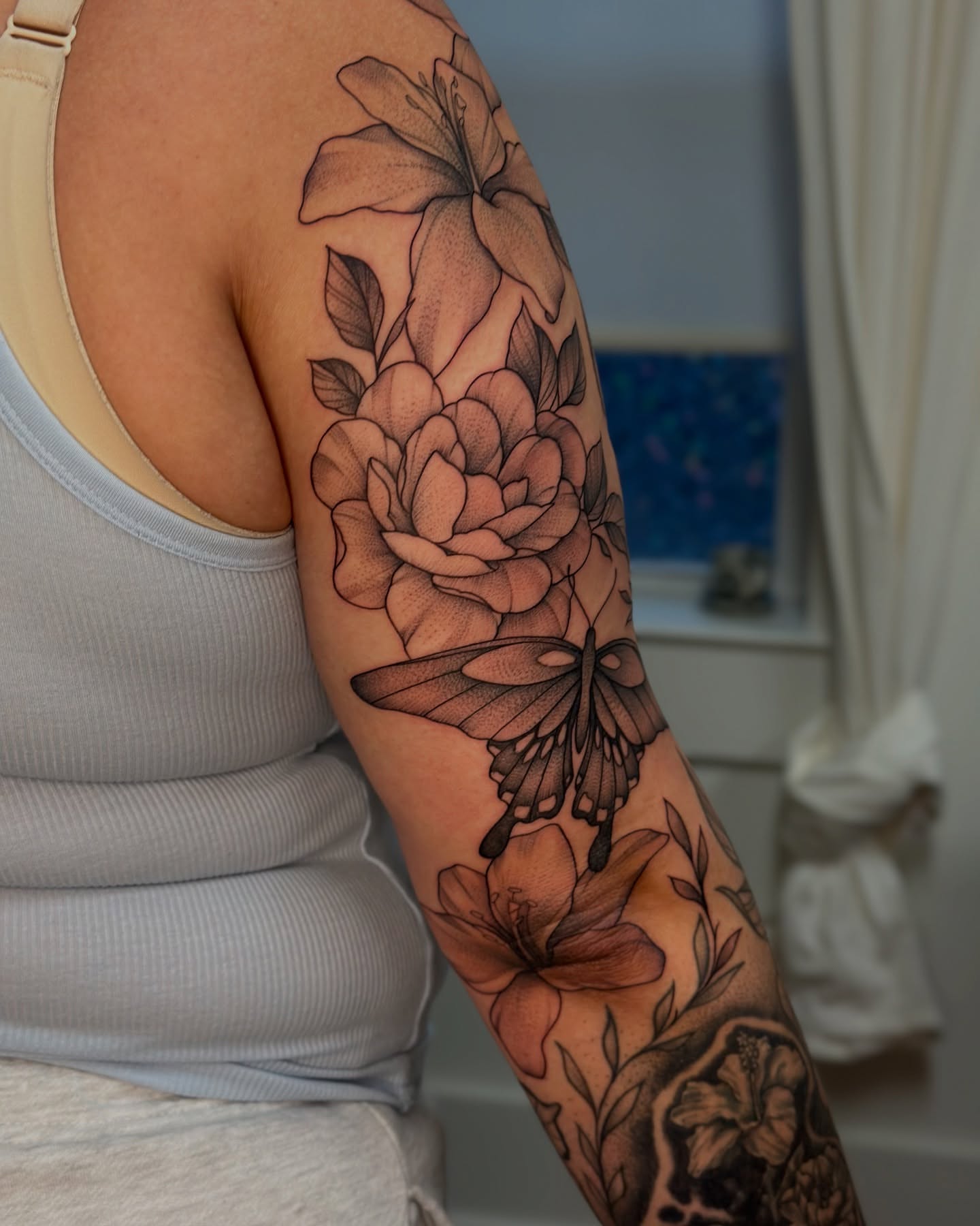Flower and butterfly realism tattoo on the forearm by ๐
๐๐๐๐๐ ๐๐๐๐๐๐