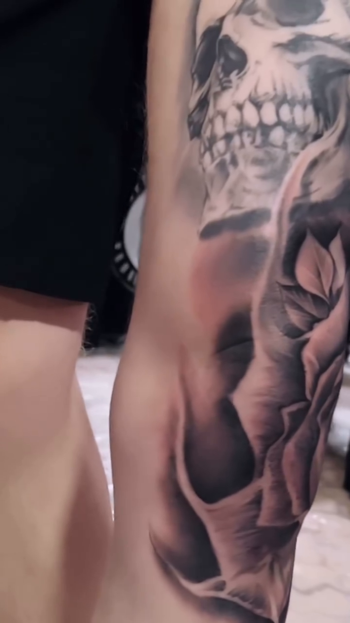 Skull and roses realism tattoo by @young_sely