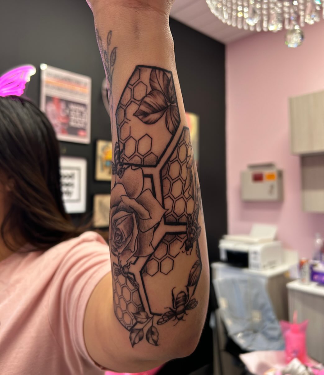 Tattoo by @mar.tattedfairy — black_and_grey, geometric